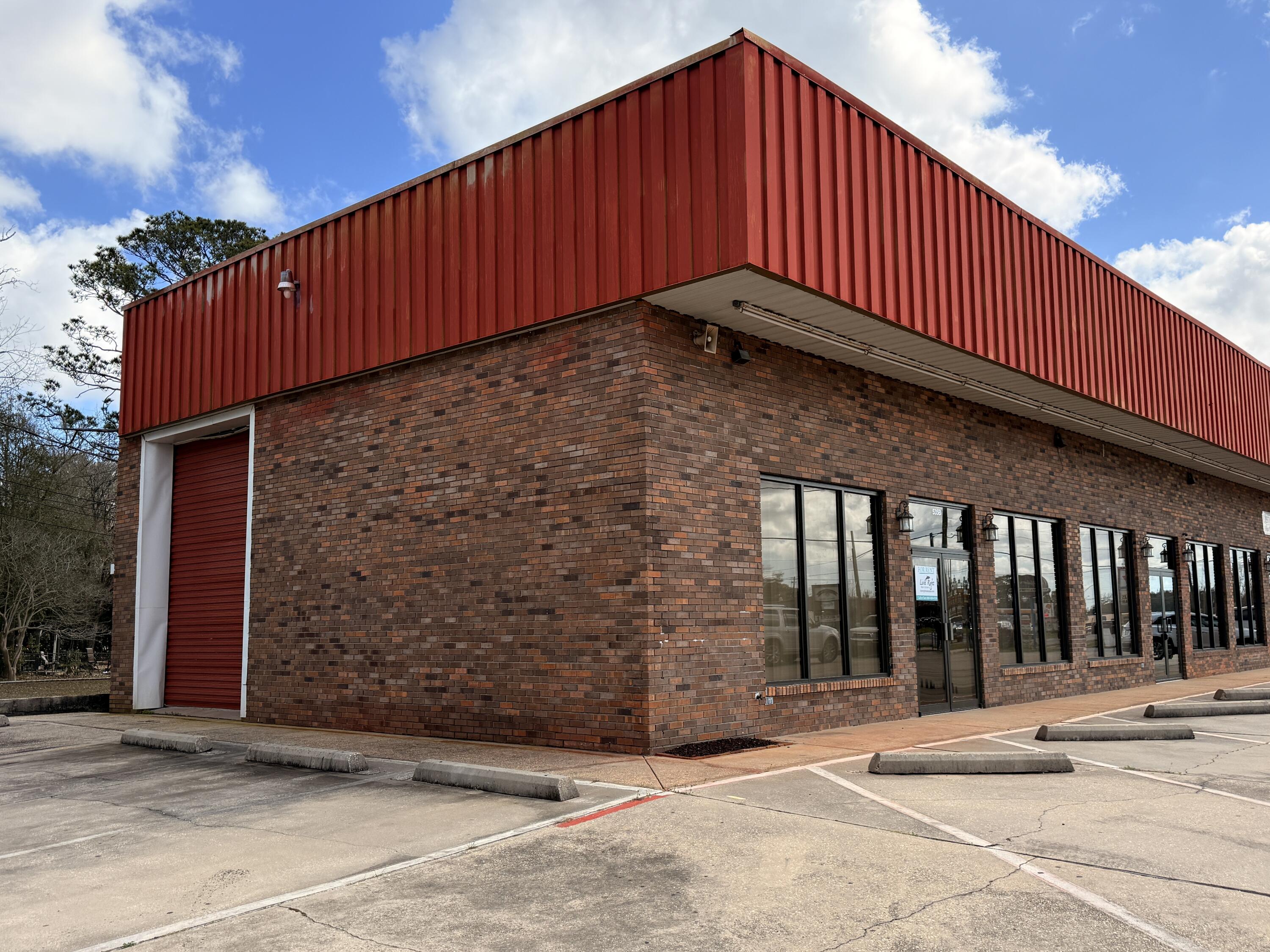 Flex-Retail Space
Large, versatile commercial space available on Ferdon Blvd (Hwy 85) -- the main corridor through Crestview with excellent visibility and easy access.

This flexible layout is ideal for retail, showroom, office, studio, or service-based businesses looking for a professional setting with great exposure.

Property Features:

• Large open retail/showroom floor with big front windows for natural light and display visibility

• 3 private offices

• 2 bathrooms

• Full kitchen/breakroom

• Garage storage area with extra-tall overhead door (great for deliveries, equipment, or storage)

• Convenient parking for customers and staff

• Easy access to backroads to quickly return to a traffic light on Ferdon Blvd