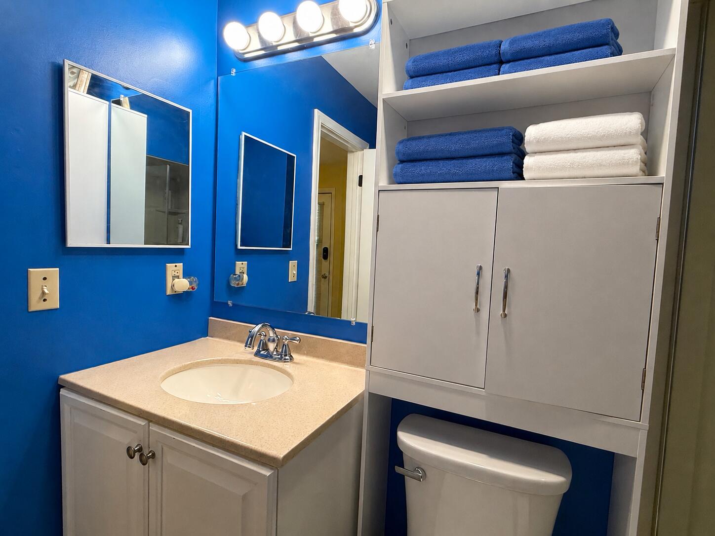 LAKESIDE CONDO AT BLUEWATER BAY - Residential