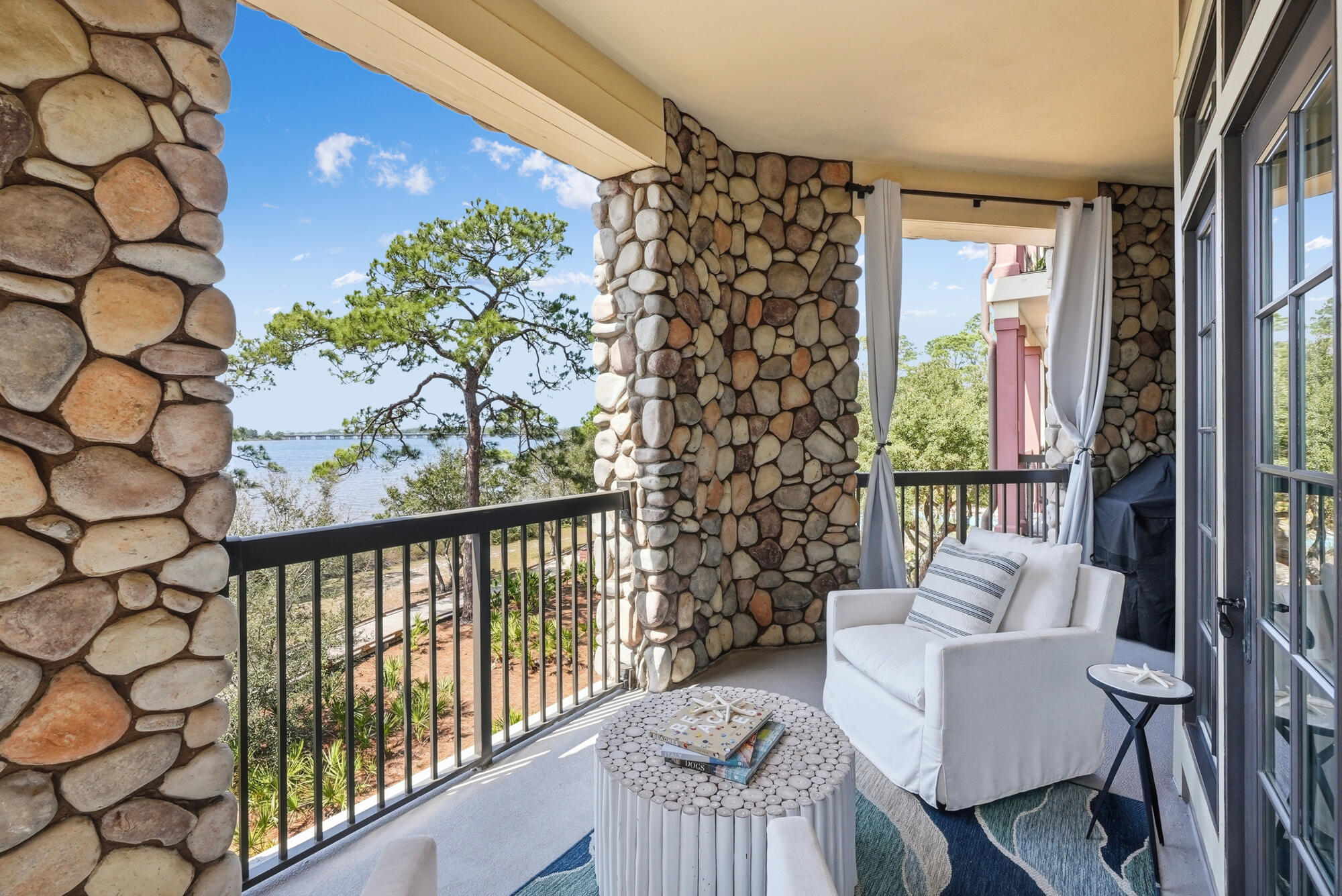 WILD HERON LAKESIDE LODGE - Residential