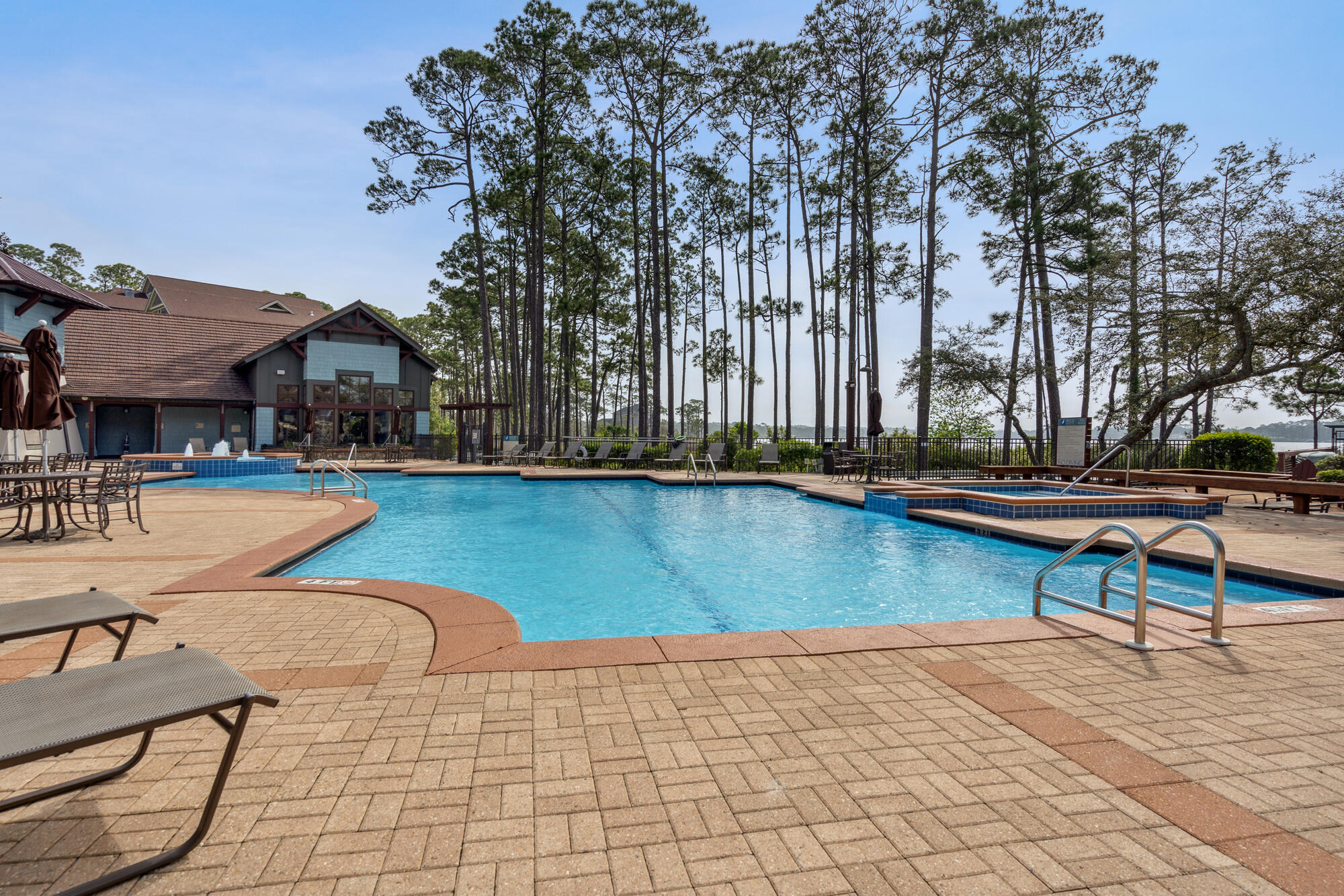 WILD HERON LAKESIDE LODGE - Residential