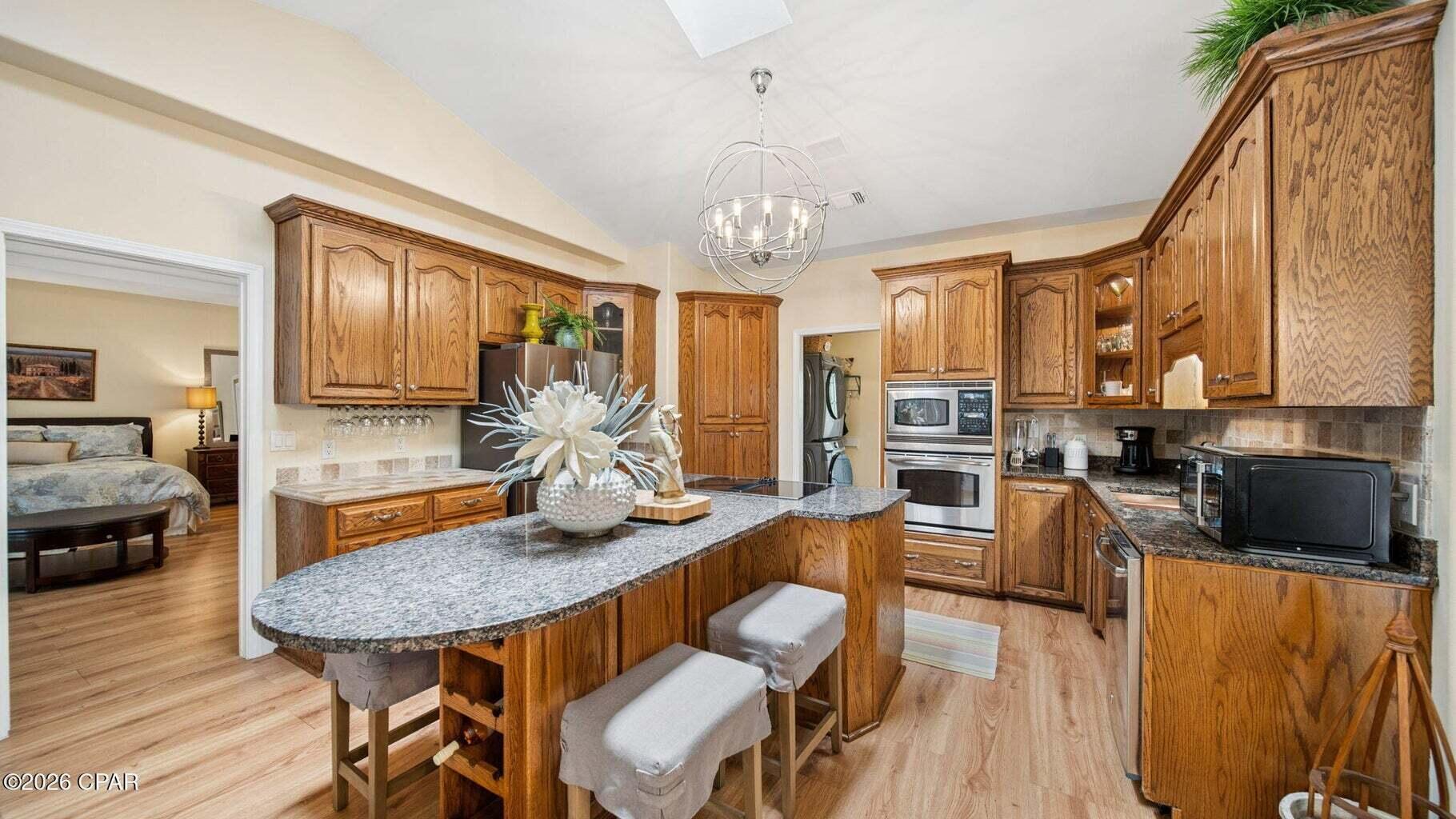 HARBOR OAKS - Residential