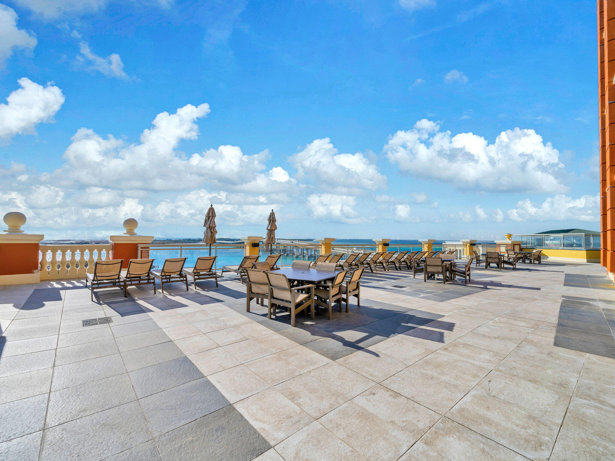 EMERALD GRANDE WEST - Residential