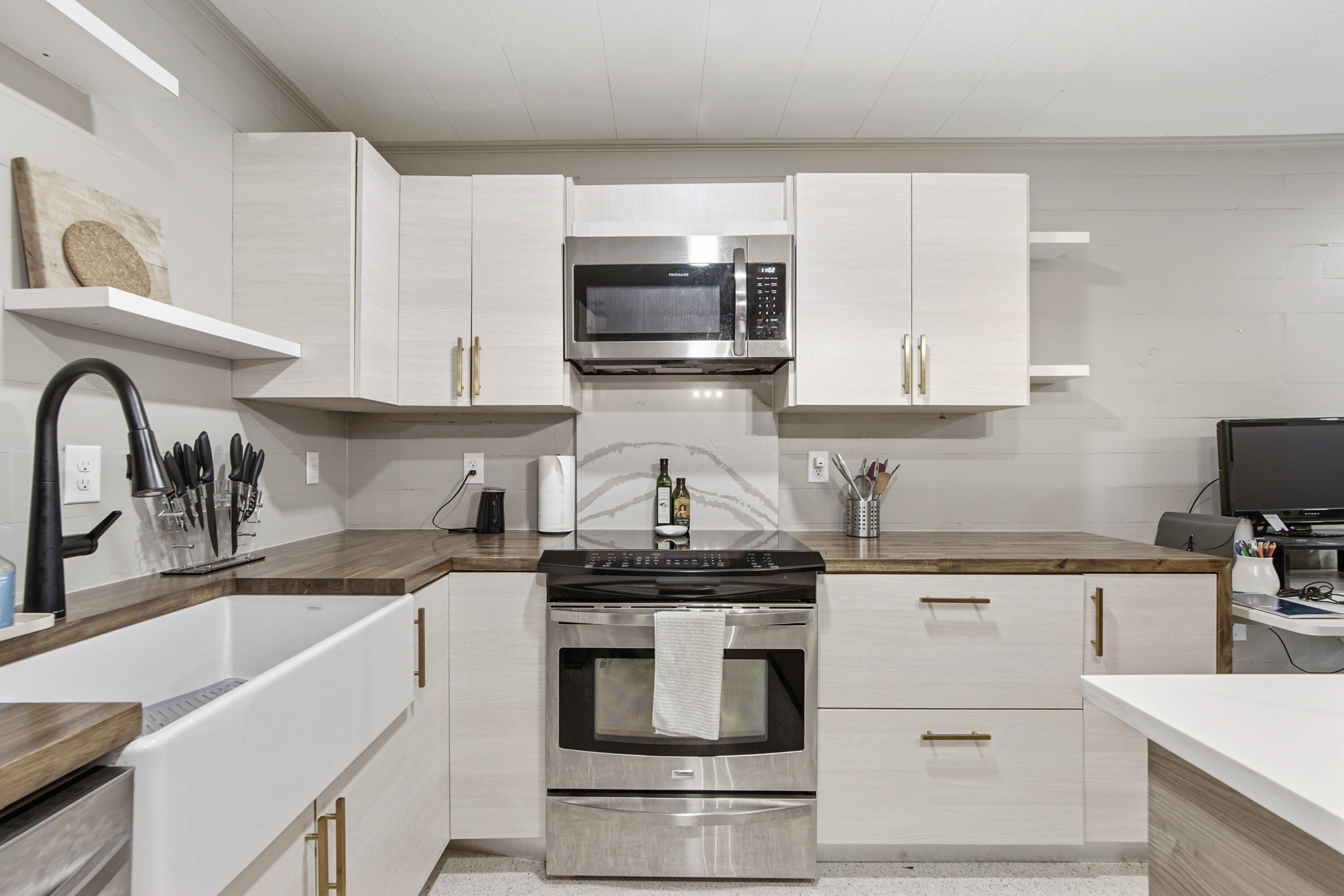 Stunning mid-century studio that has just become available in the heart of downtown. This charming 810 sq. ft. studio boasts new appliances, including a washer and dryer, and features beautiful new cabinets with butcher block countertops. The terrazzo and tile floors add a touch of elegance, while the tile shower offers a modern feel. You'll also enjoy a back patio and a partially fenced yard, perfect for relaxing or entertaining. Located close to the lake and a variety of restaurants, this property offers the perfect blend of convenience and style.