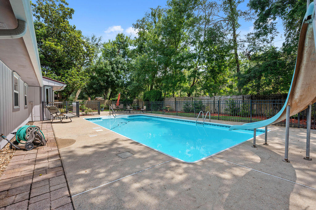 PINEWOOD ESTATES - Residential
