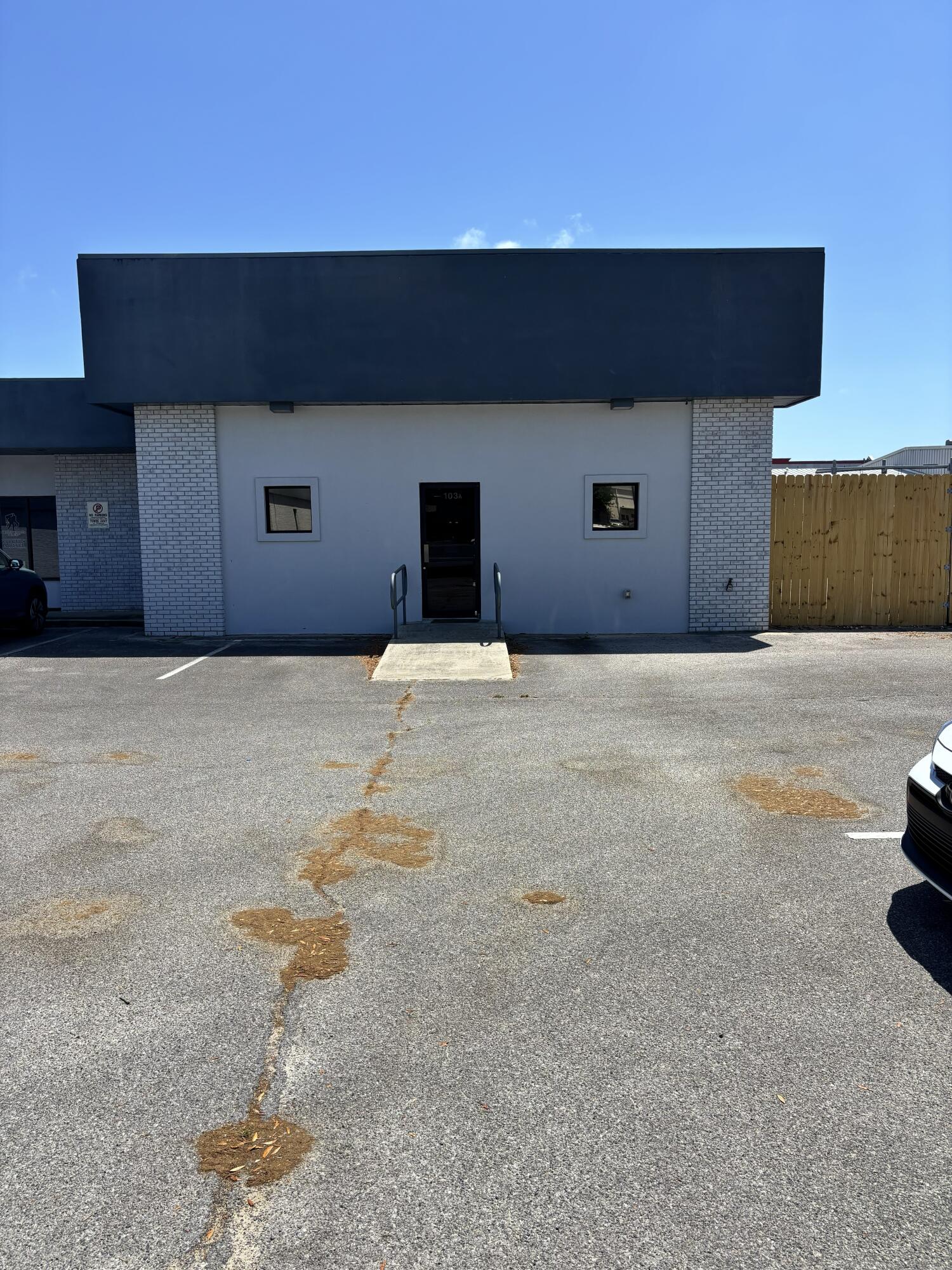 2,015 SF Traditional Office Space

Click on the following link for a virtual tour of the space:
https://tour.pivo.app/view/983f85fd-9389-4ba9-80e8-23b3f2737fab

Ideal for professional services, administrative operations, training, medical, customer service, or executive offices
Can be leased in conjunction with the warehouse space to create a seamless office and operations headquarters
