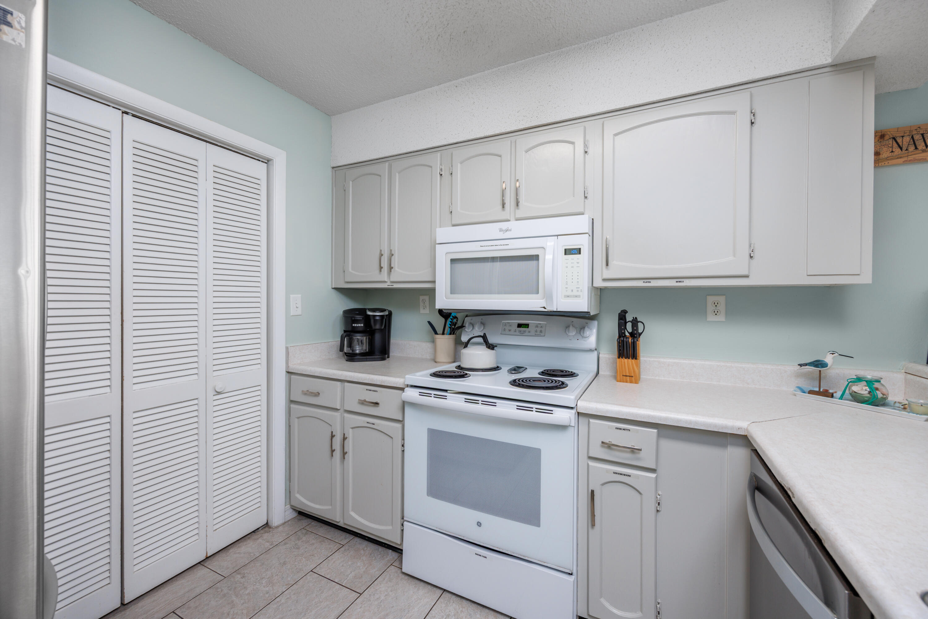 BEACHVIEW CONDOMINIUM - Residential
