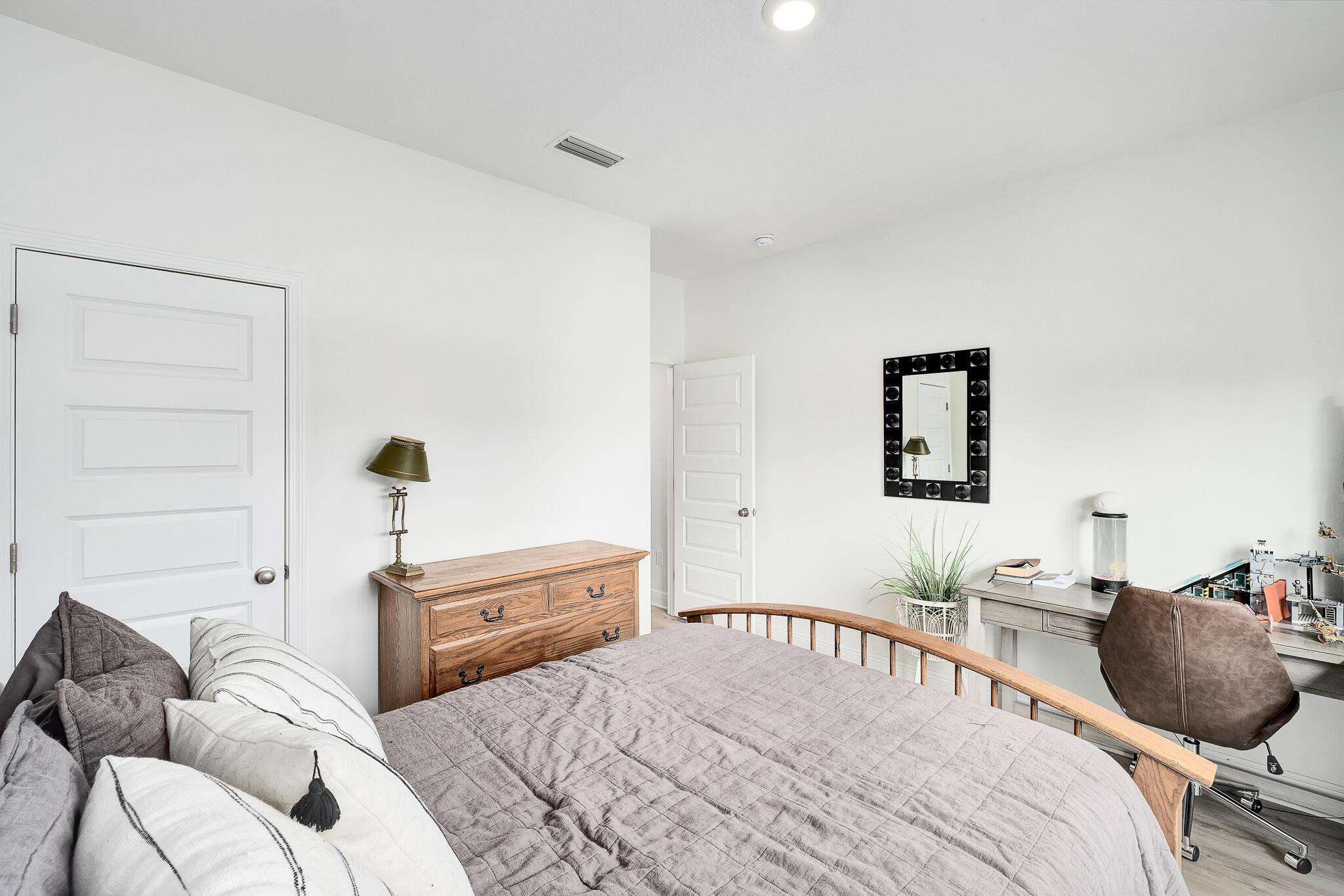 LIVE OAK HARBOR - Residential Lease
