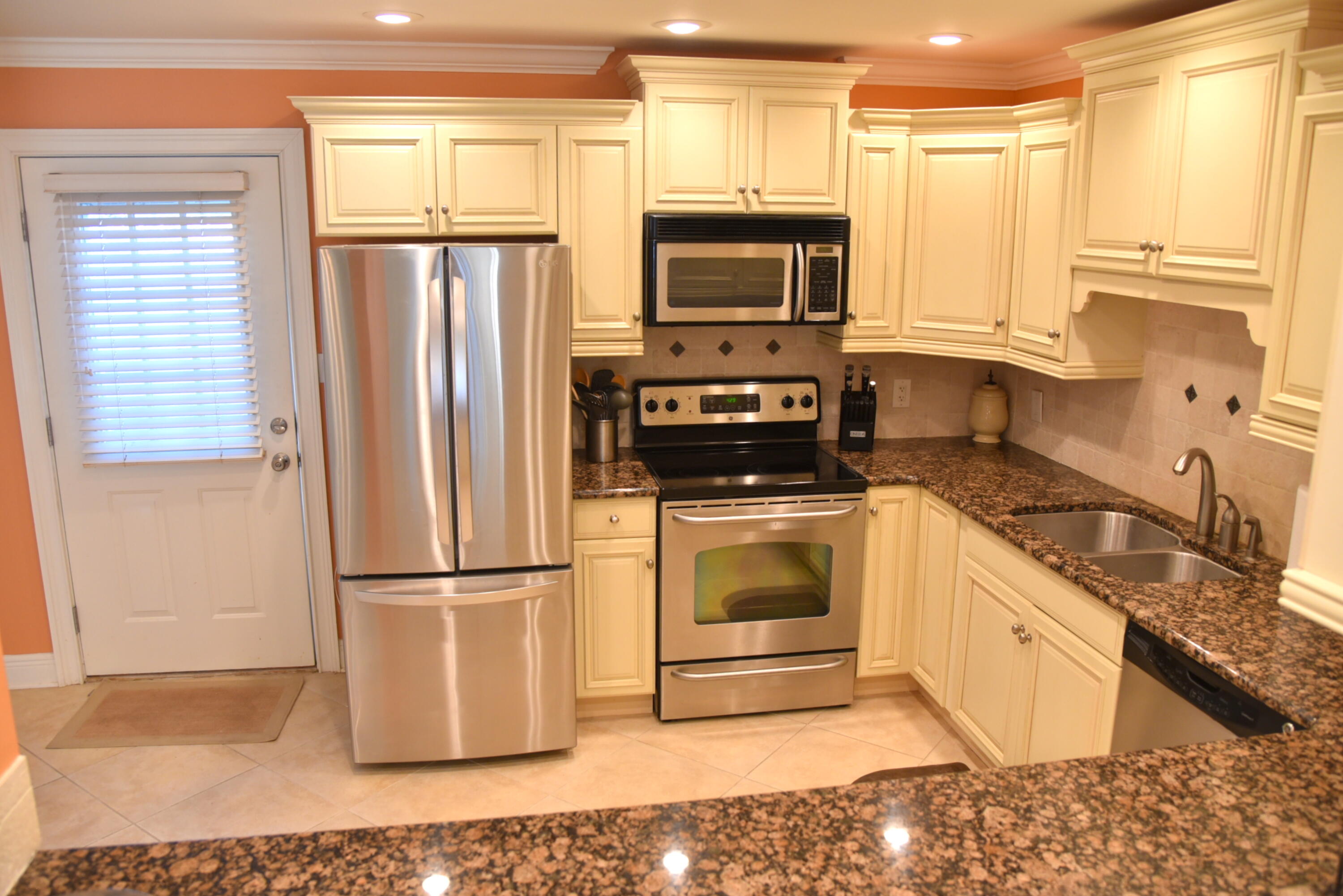 WOODLAND SHORES TOWNHOMES PHASE III - Residential