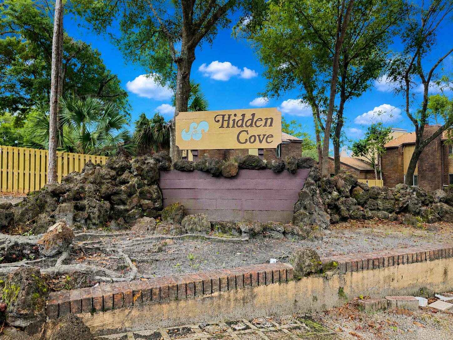 HIDDEN COVE T/H - Residential