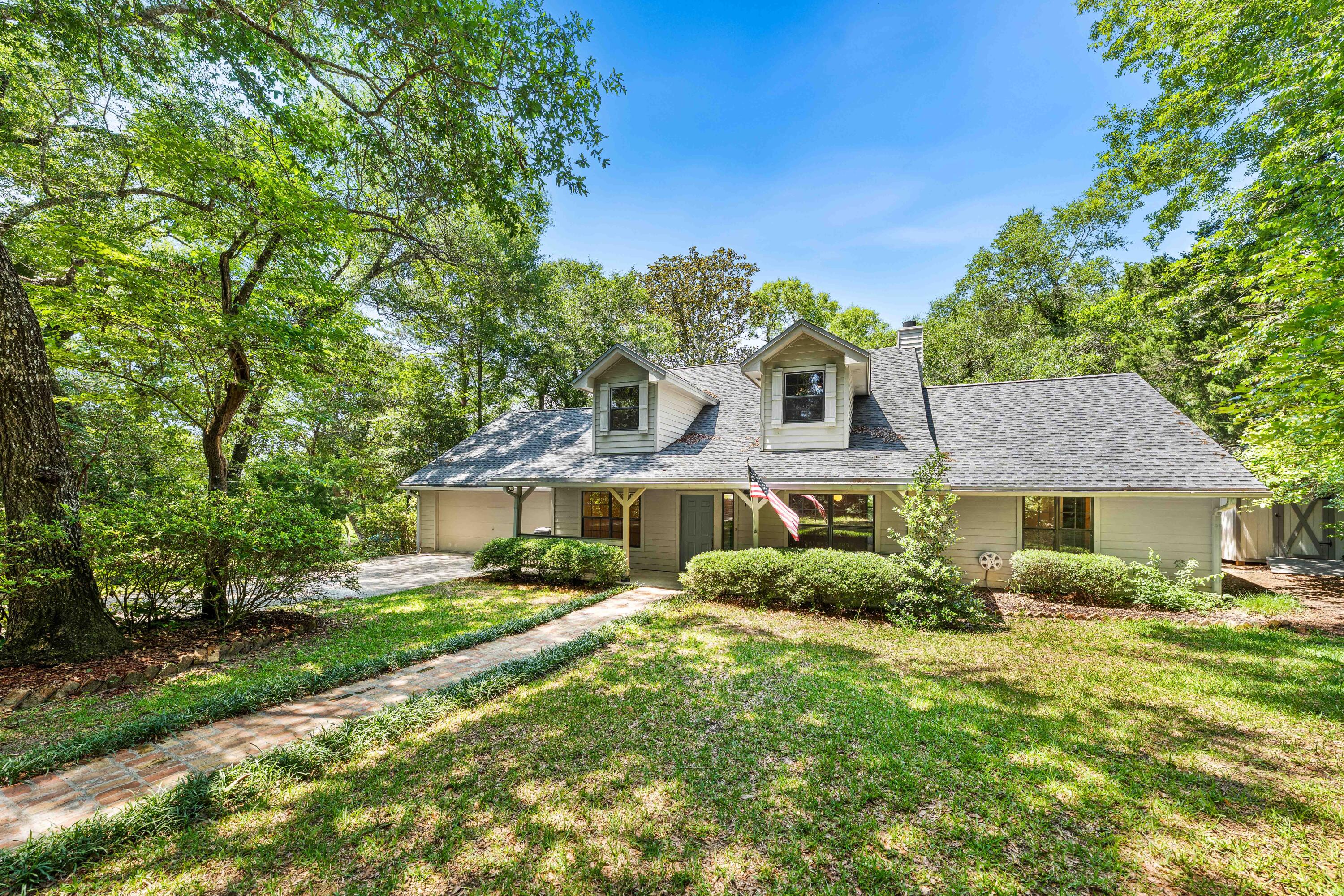 LAKE SHARON ESTATES - Residential
