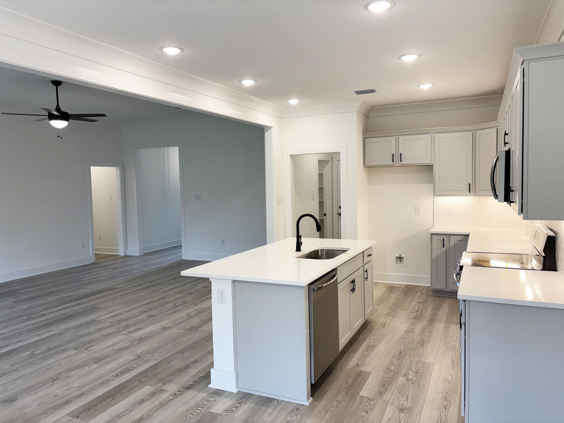 YOUNG OAKS - Residential