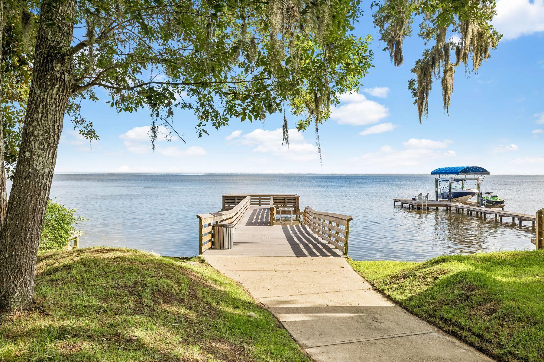 DAUGHETTES AMENDED - Land