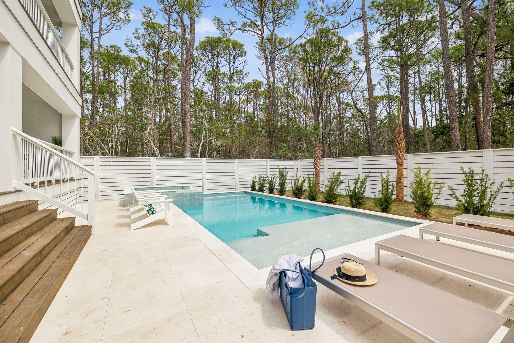 GULF SHORE MANOR - Residential