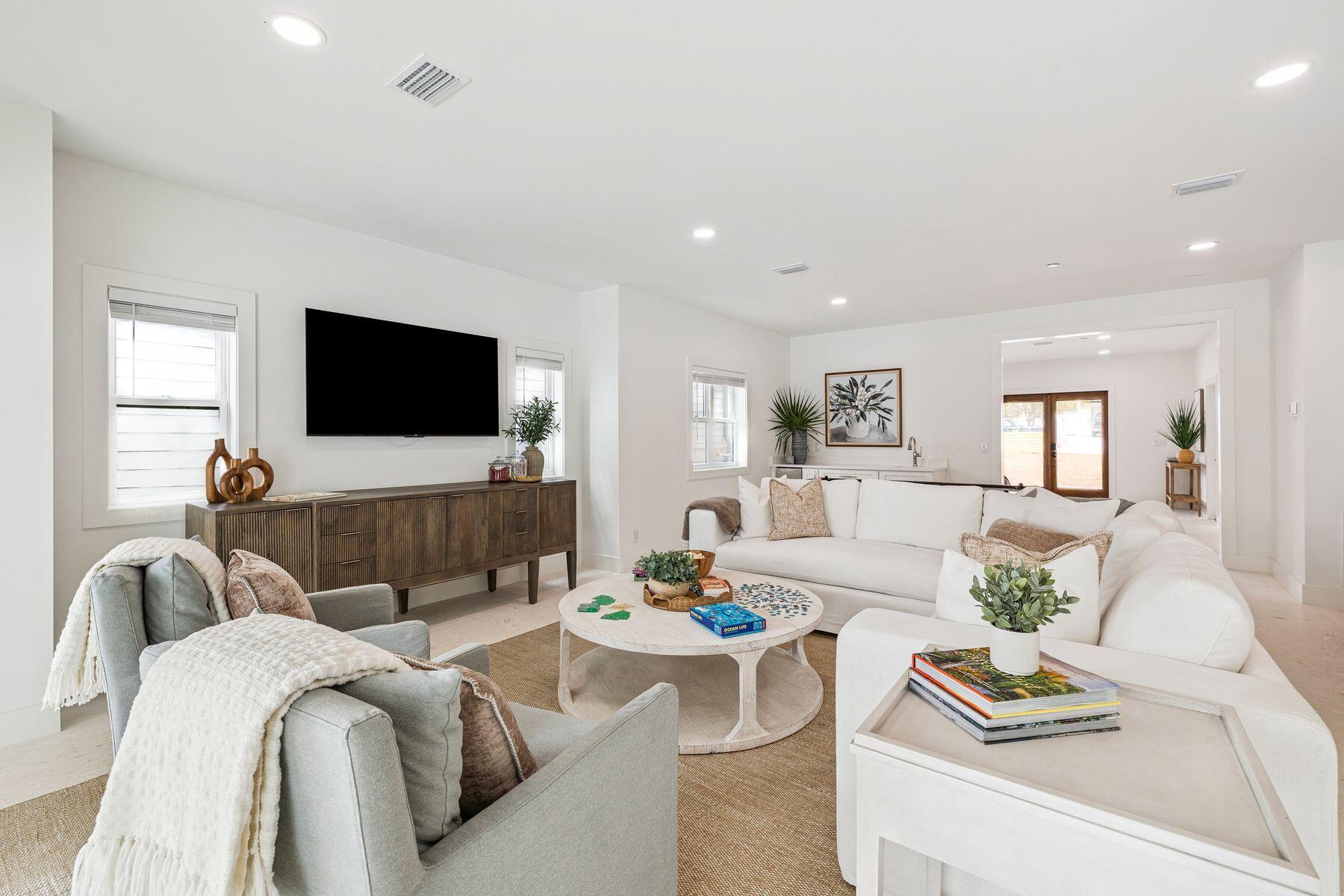 GULF SHORE MANOR - Residential