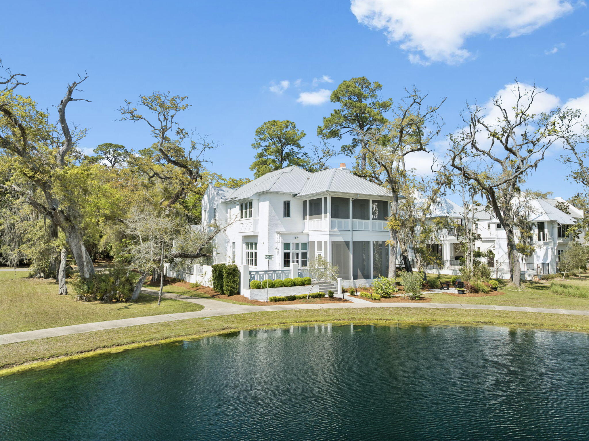 CHURCHILL OAKS - Residential