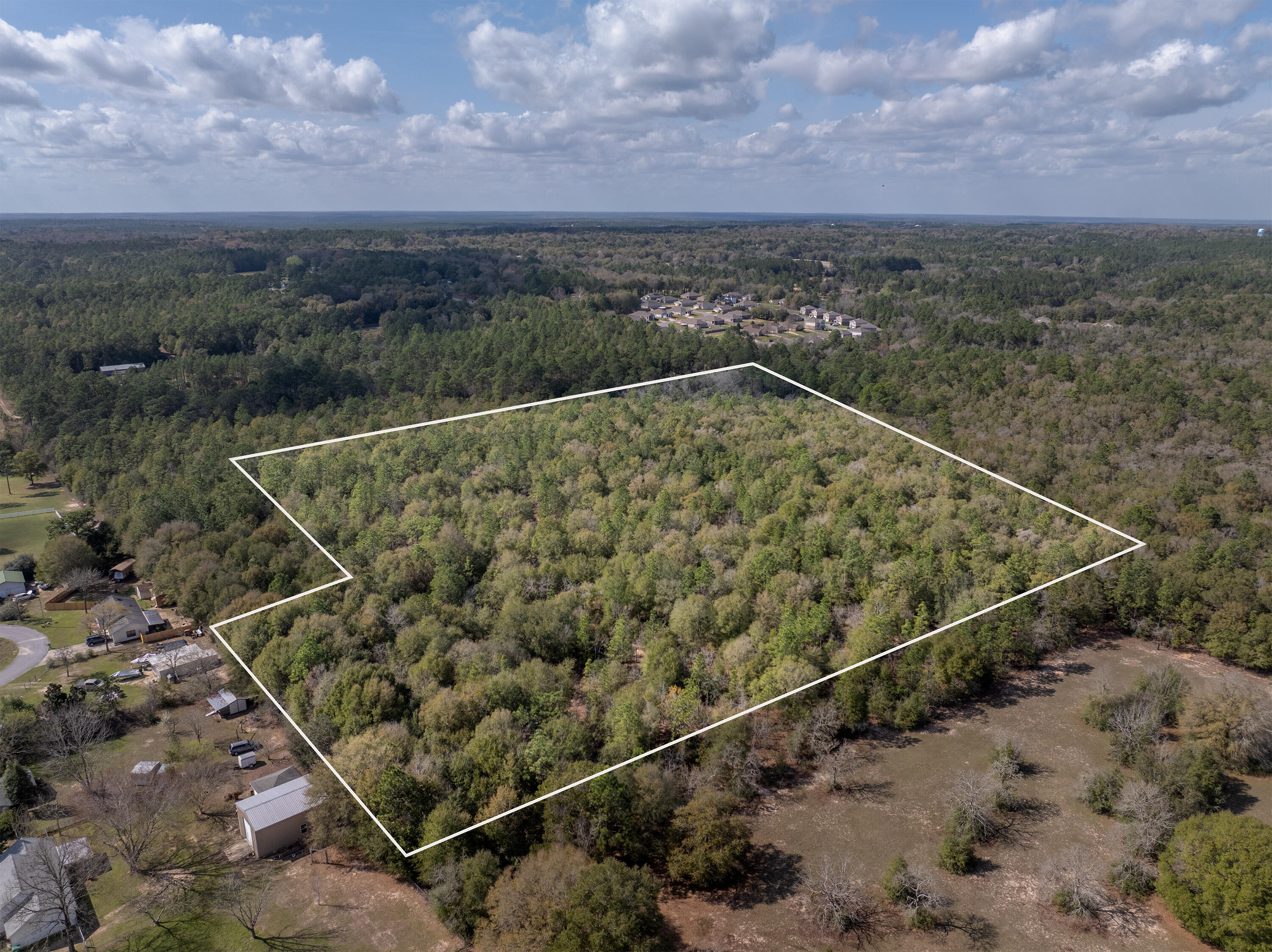 LOCATION, LOCATION, LOCATION! This 9-acre parcel offers the perfect blend of privacy and convenience--quiet, secluded, and still just minutes from town. The sellers purchased this property with plans to build but ultimately decided against it, making this beautiful acreage available for your vision. Survey, wetland survey, and Seller's Disclosure are all available in the documents. Bring your house plans and make your dreams a reality.
Parcel had access to city water ran by Auburn Water