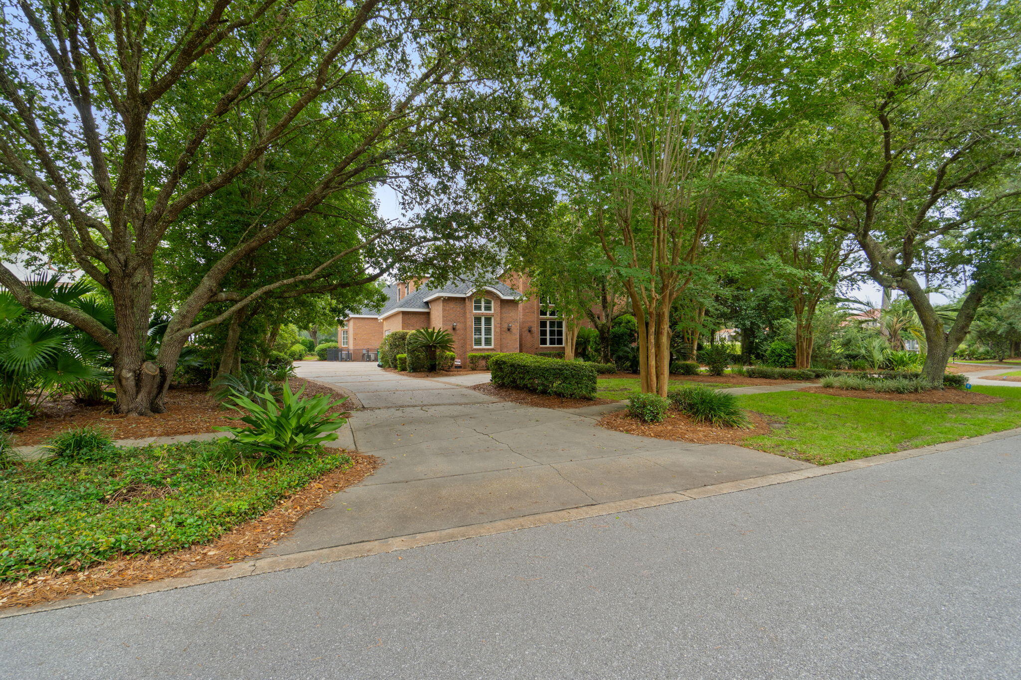 KELLY PLANTATION - Residential