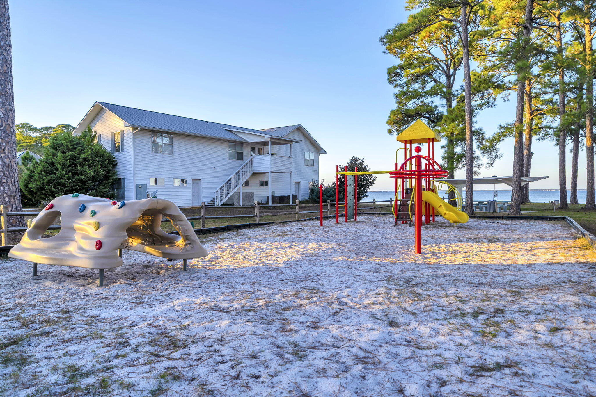FLAMINGO BEACH - Residential