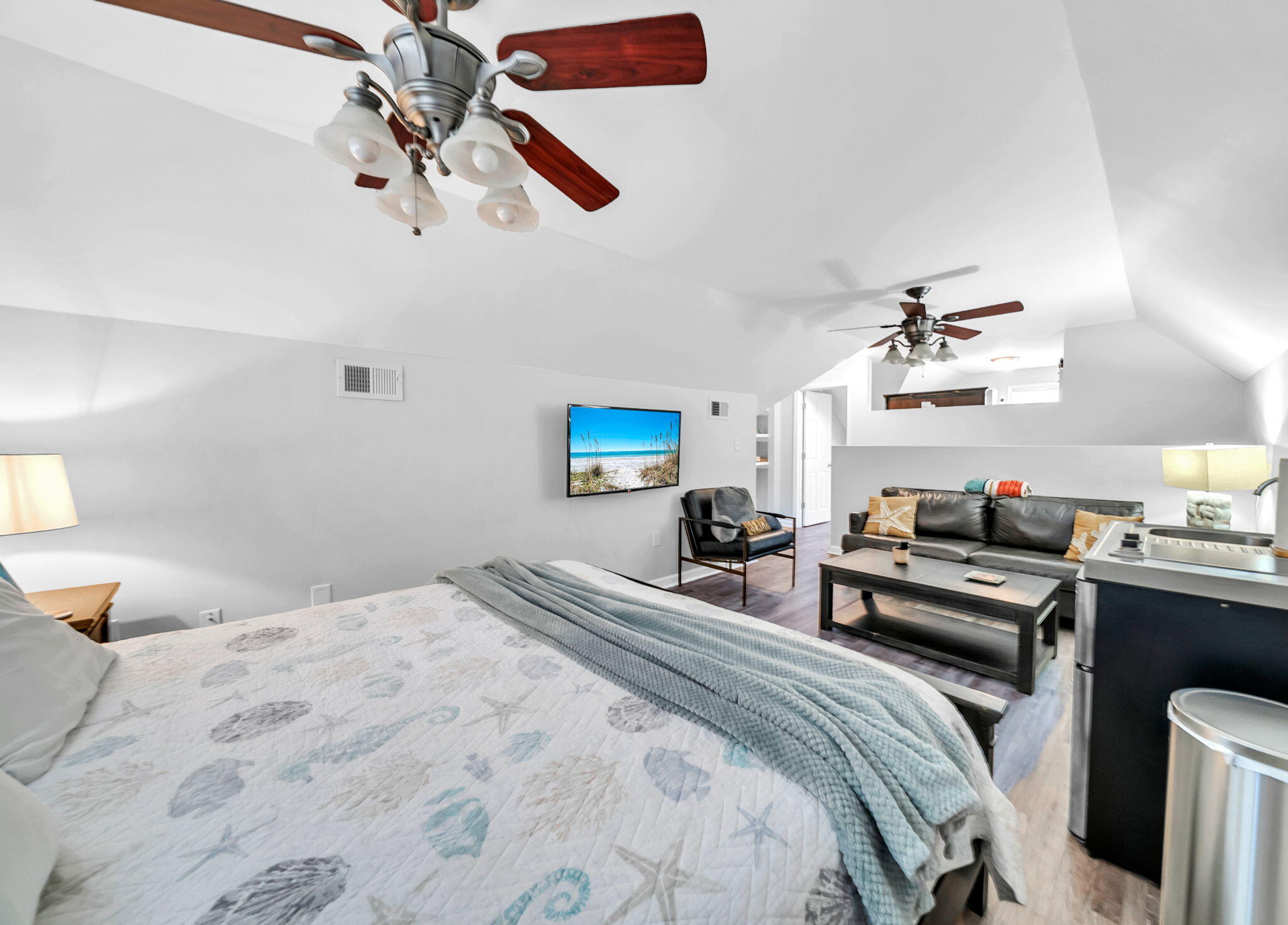 FLAMINGO BEACH - Residential