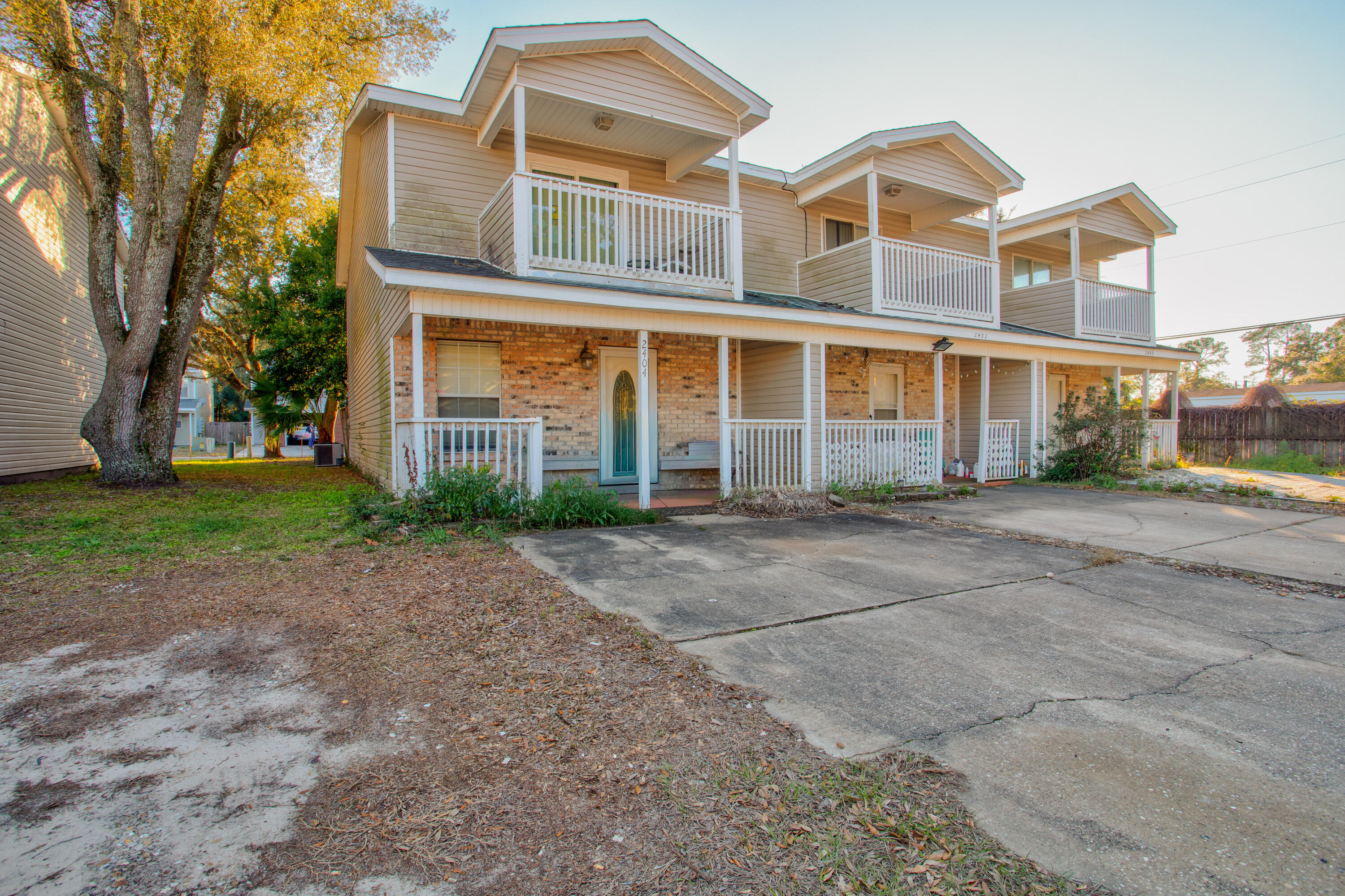 This inviting 2-bedroom, 1.5-bath townhome offers a great blend of style and functionality. Recent updates include new granite countertops in both the kitchen and bathrooms, new LVP flooring installed in 2021, as well as a new roof replaced in 2021. The thoughtfully designed layout offers comfortable living and entertaining space. Whether you're looking for a primary residence, second home, or investment opportunity, this townhome is a fantastic find. Don't miss this opportunity to rent a low-maintenance home conveniently near schools, shops, restaurants and only 15 minutes from Eglin AFB.


Contact owner directly for inquiries- Taylor Hall Thall221@gmail.com