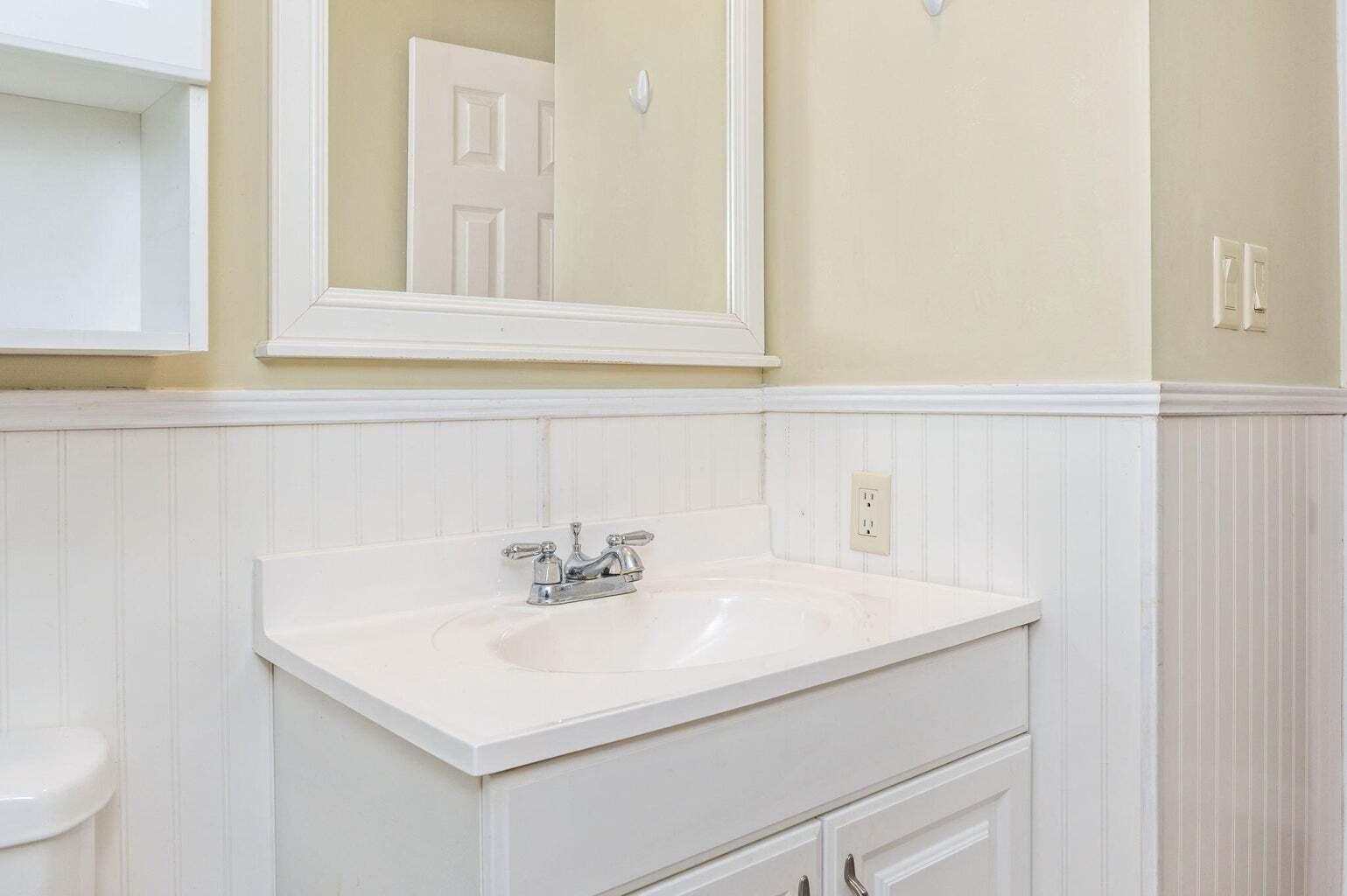 OAKWOOD HILLS UNIT 1 - Residential Lease