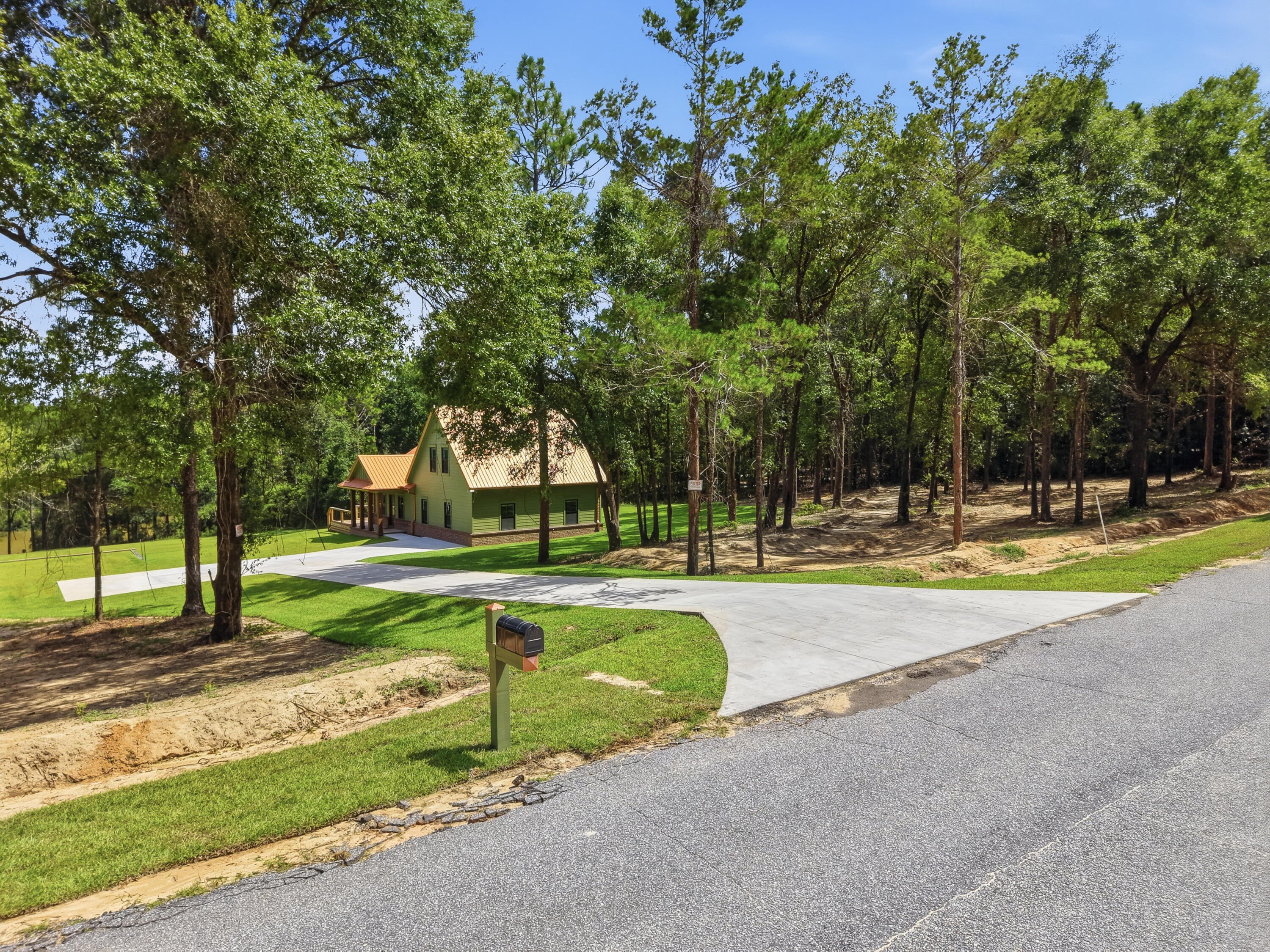 KENNEDY LAKE (UNRECORDED) - Residential