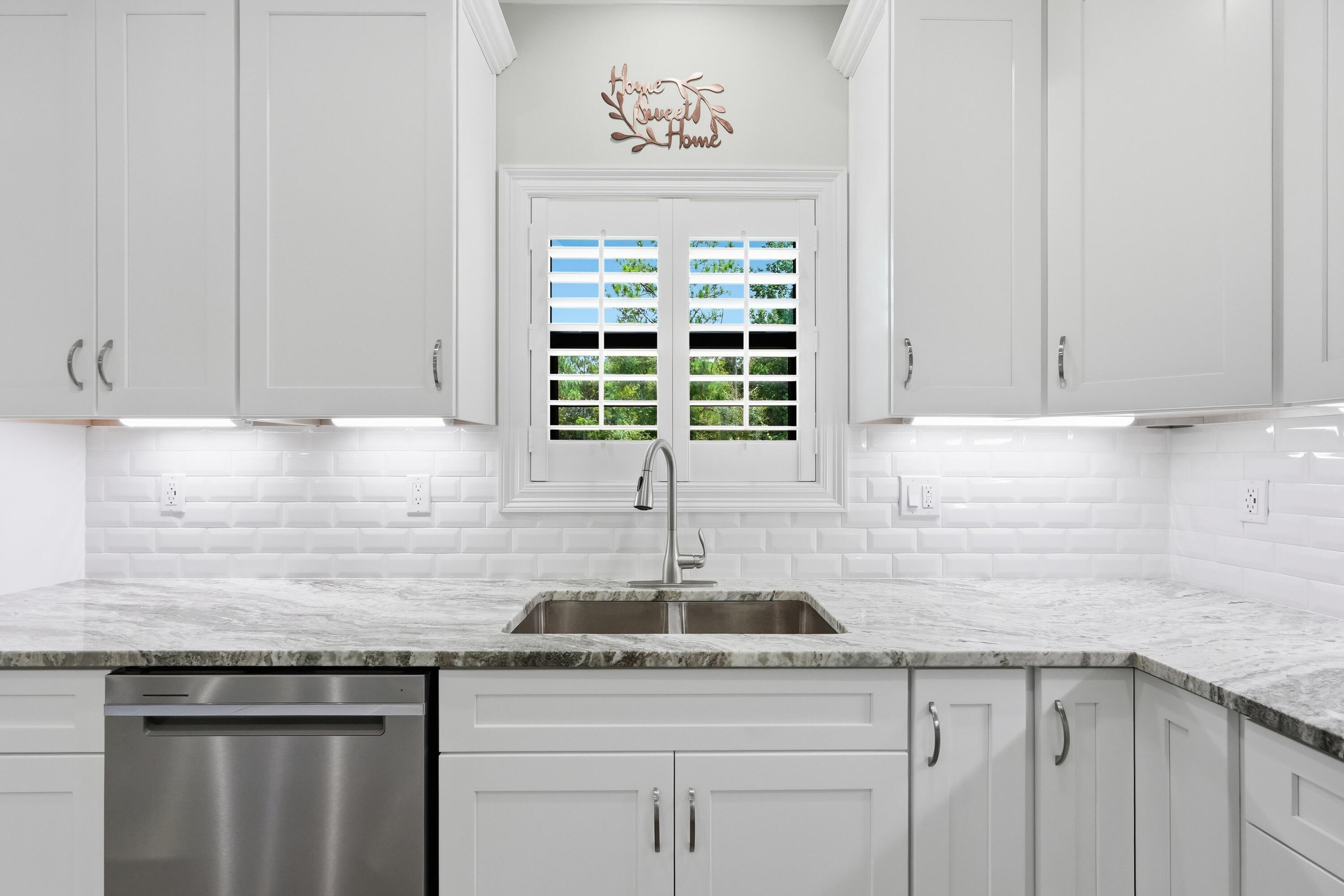 KENNEDY LAKE (UNRECORDED) - Residential