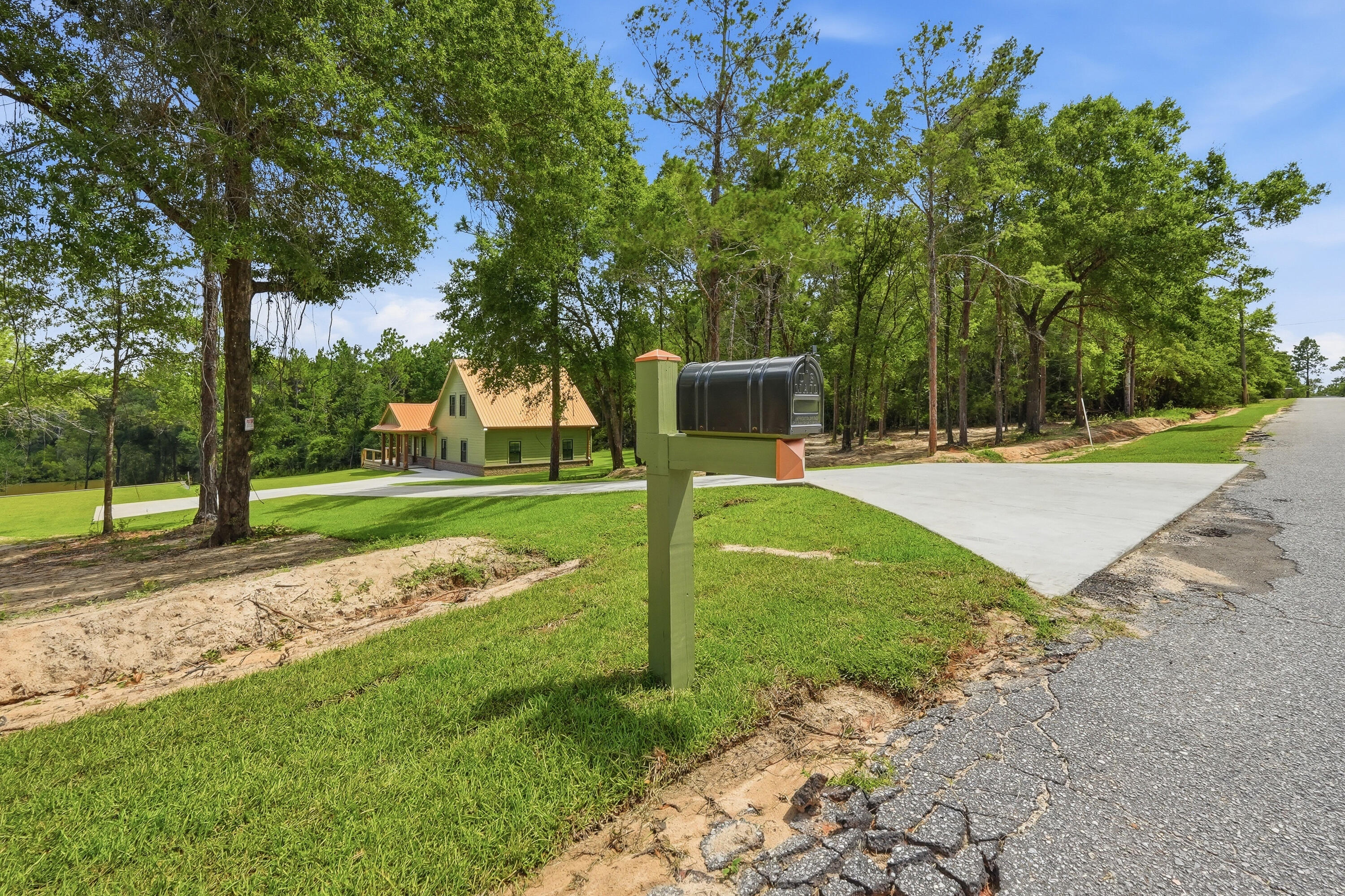 KENNEDY LAKE (UNRECORDED) - Residential