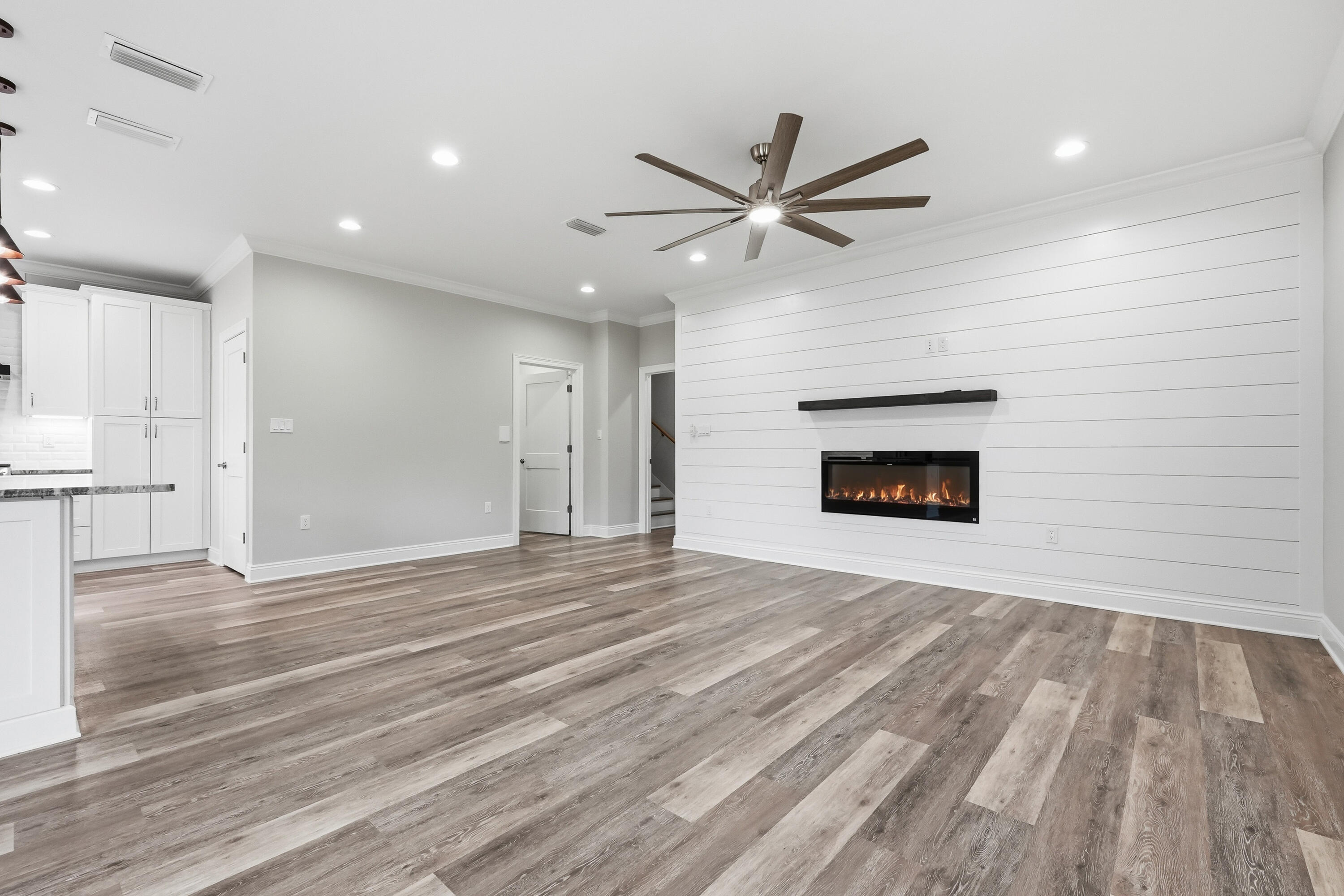 KENNEDY LAKE (UNRECORDED) - Residential