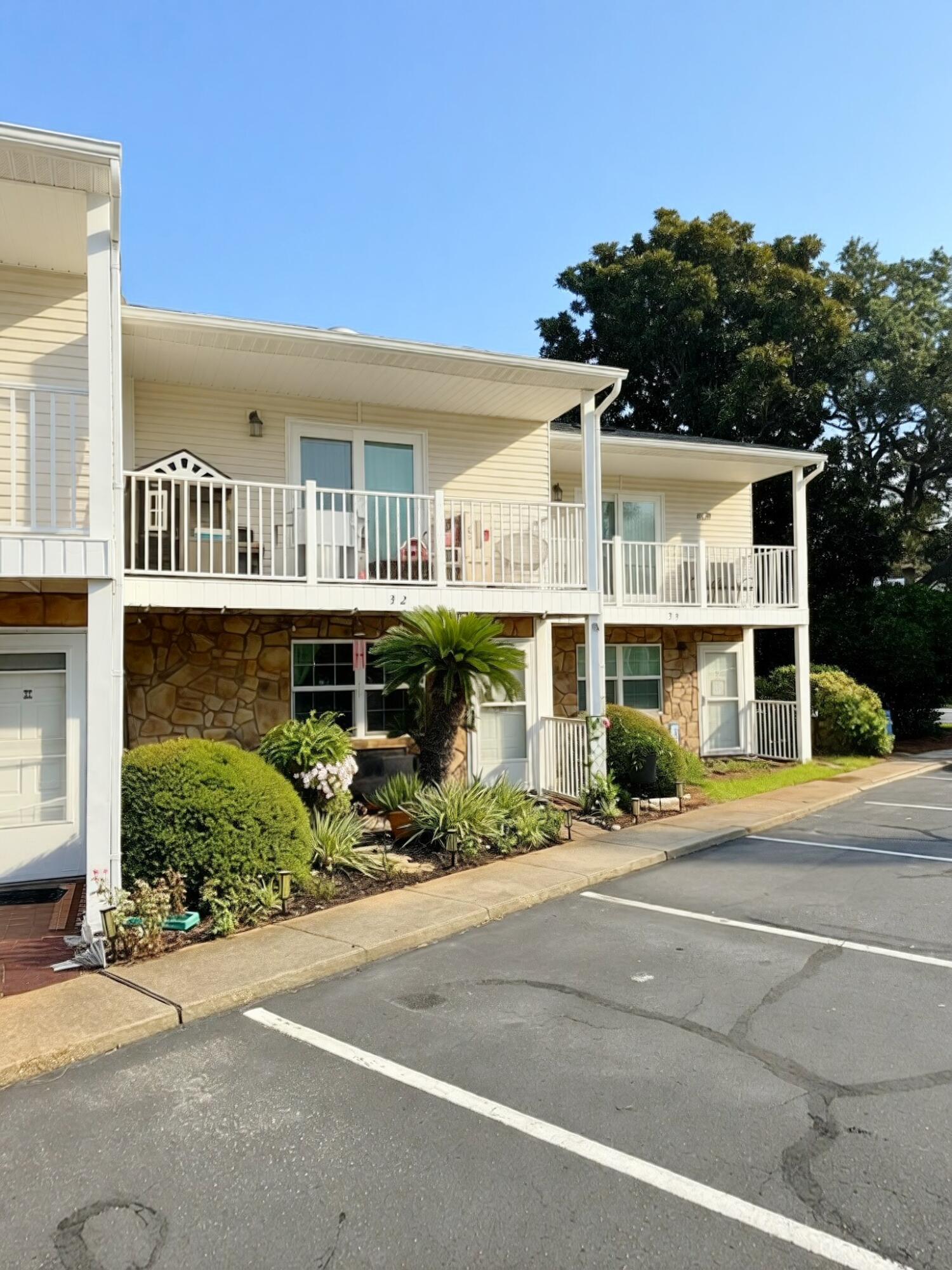 WOODLAND SHORES T/H PH 3 - Residential