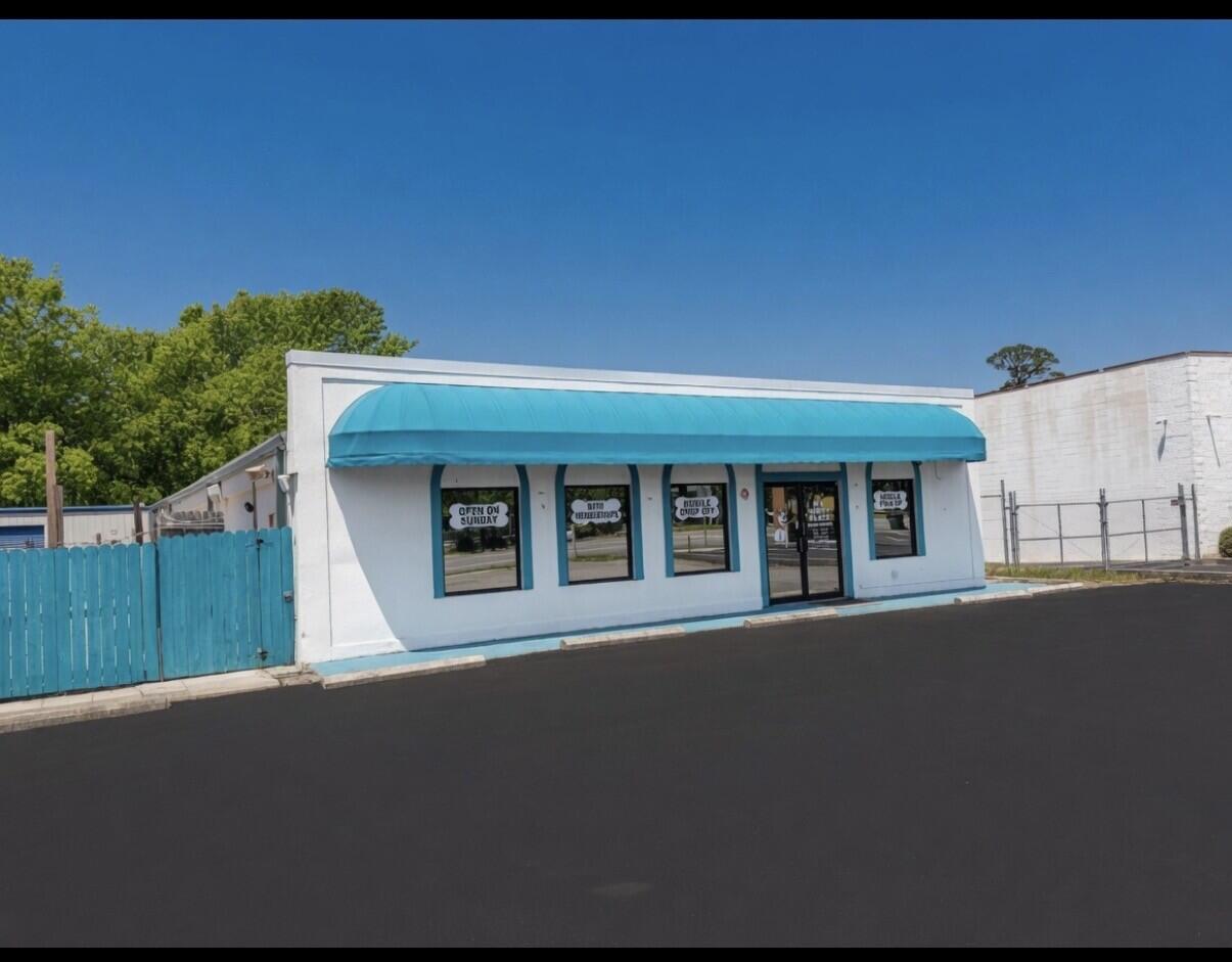 4300 SF Retail Building sits on .35 acre parcel on Mary Esther Blvd. Great location, plenty of parking, owner is gutting building and offering a vanilla shell, heavy traffic, high profile Prime location, near the intersection of Hwy 98 and Mary Esther Cutoff, minutes from the beaches and Hurlburt AFB