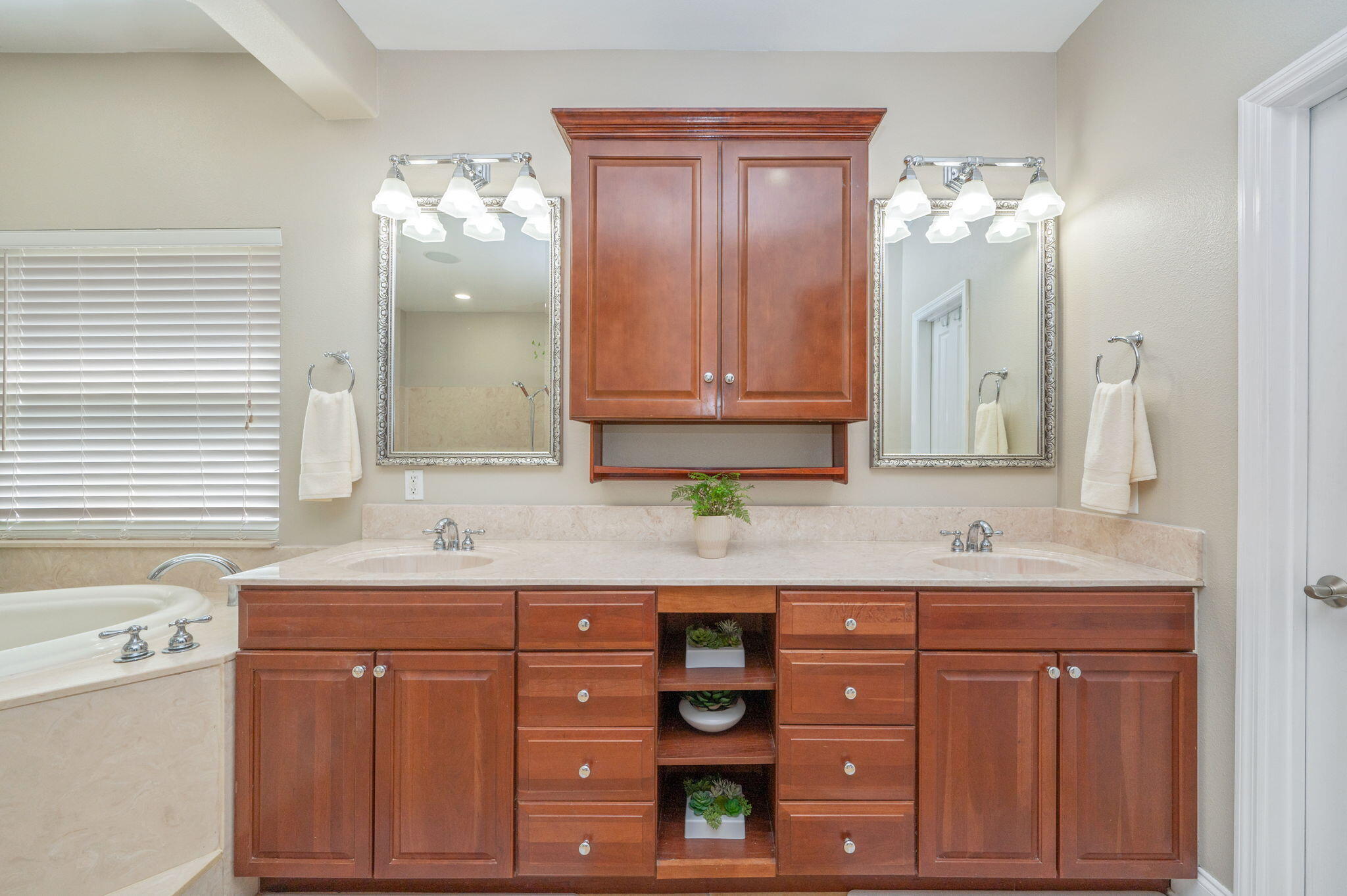 HOLIDAY SHORES ESTATES - Residential