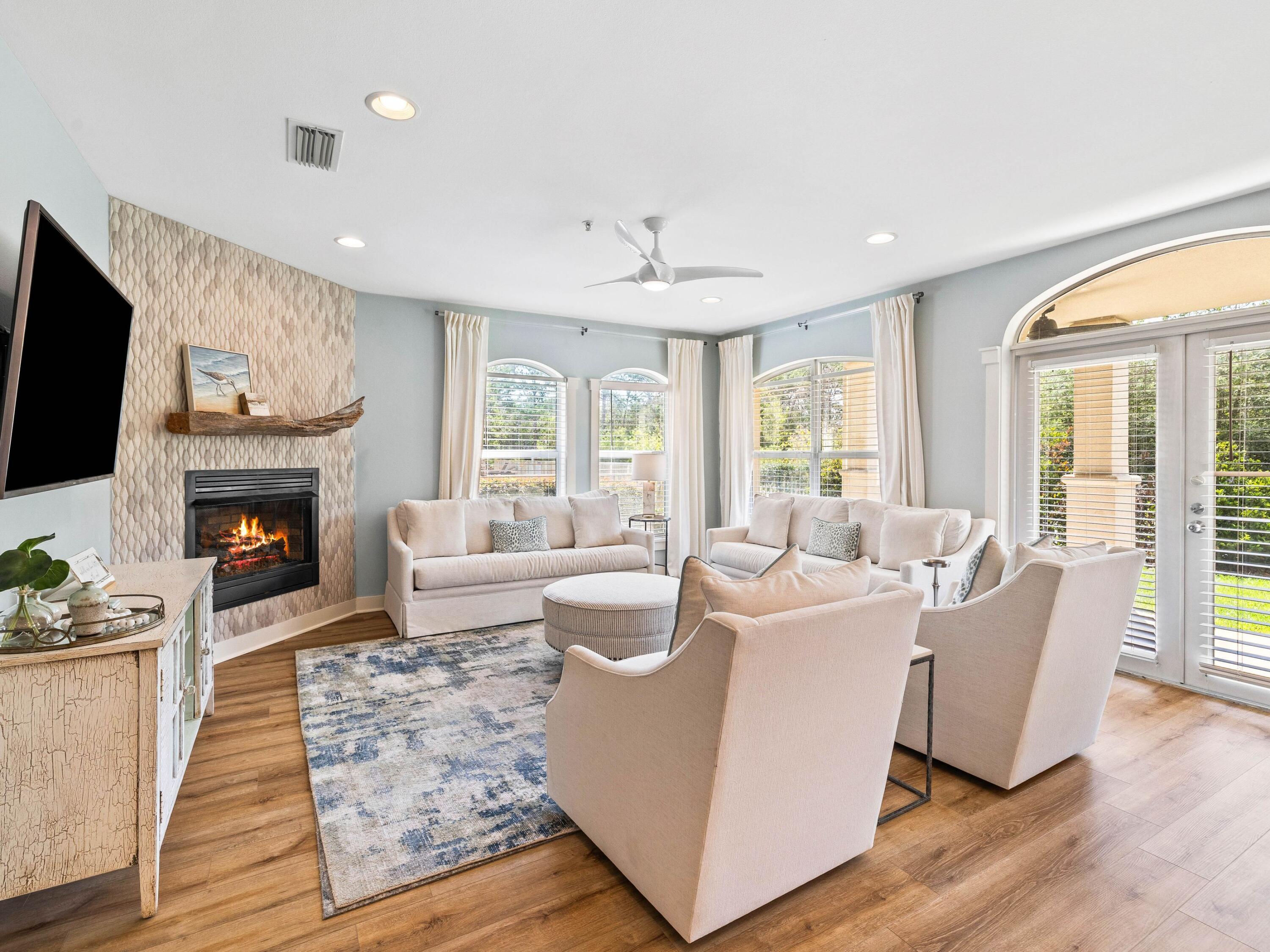 SEAVIEW VILLAS - Residential