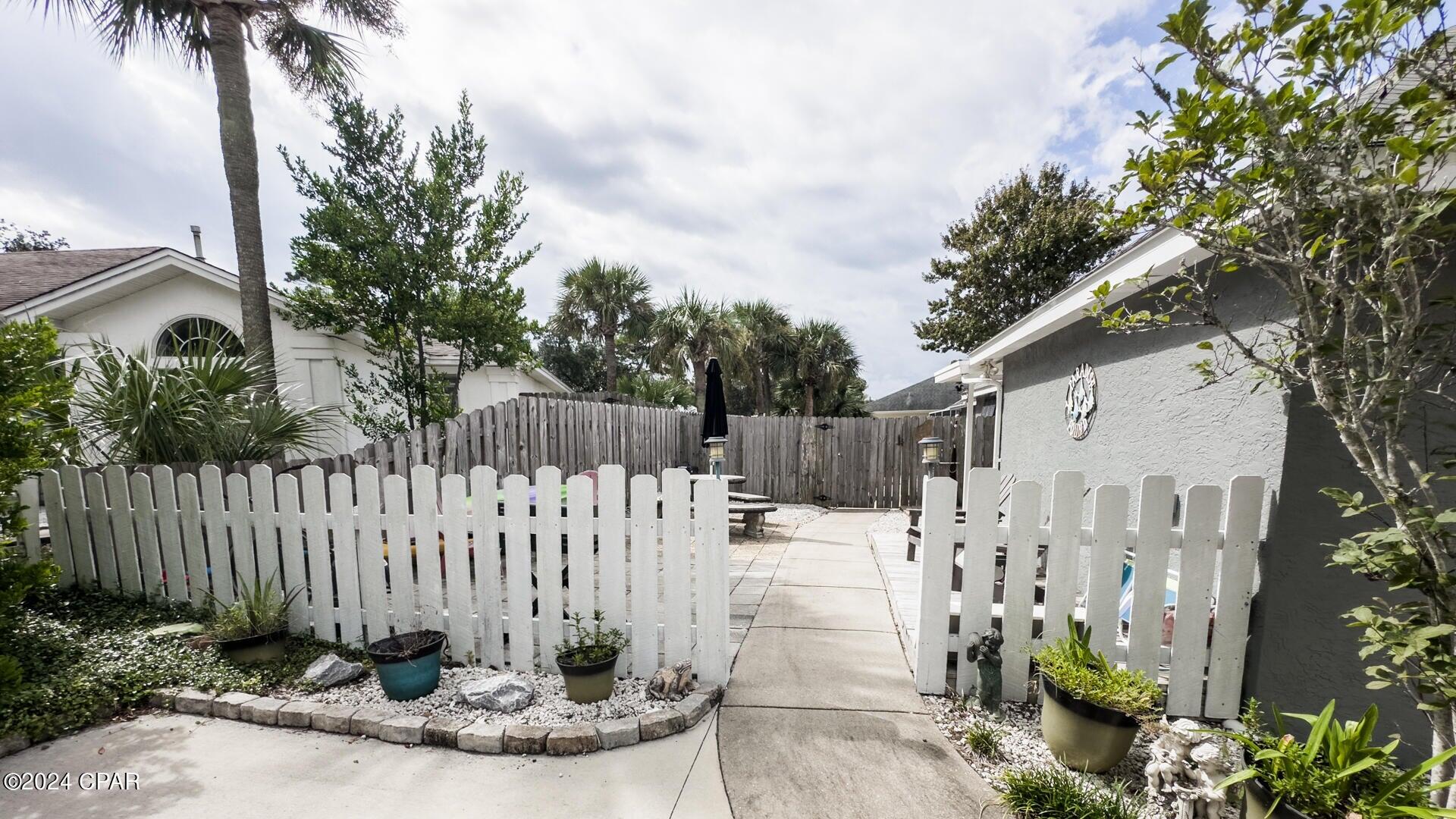 SEACLUSION BEACH - Residential