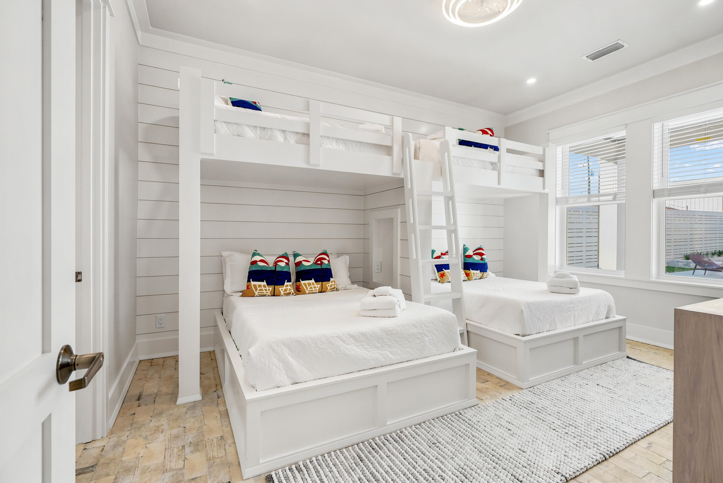 LAGUNA BEACH - Residential