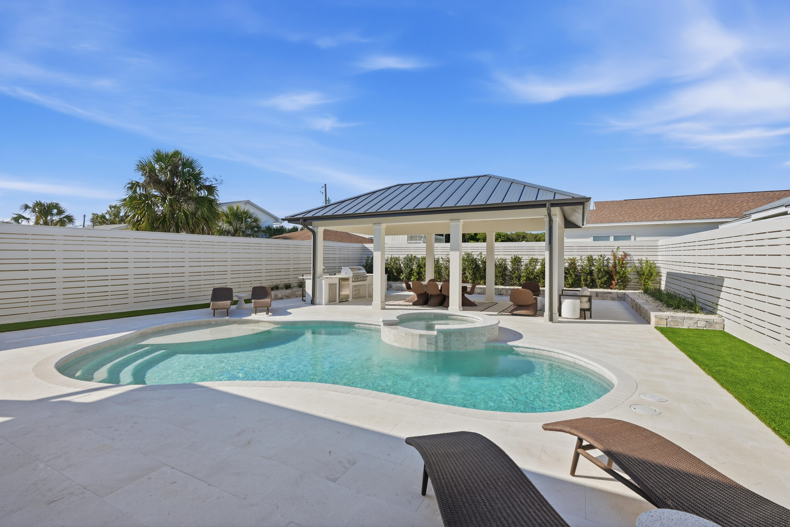 LAGUNA BEACH - Residential