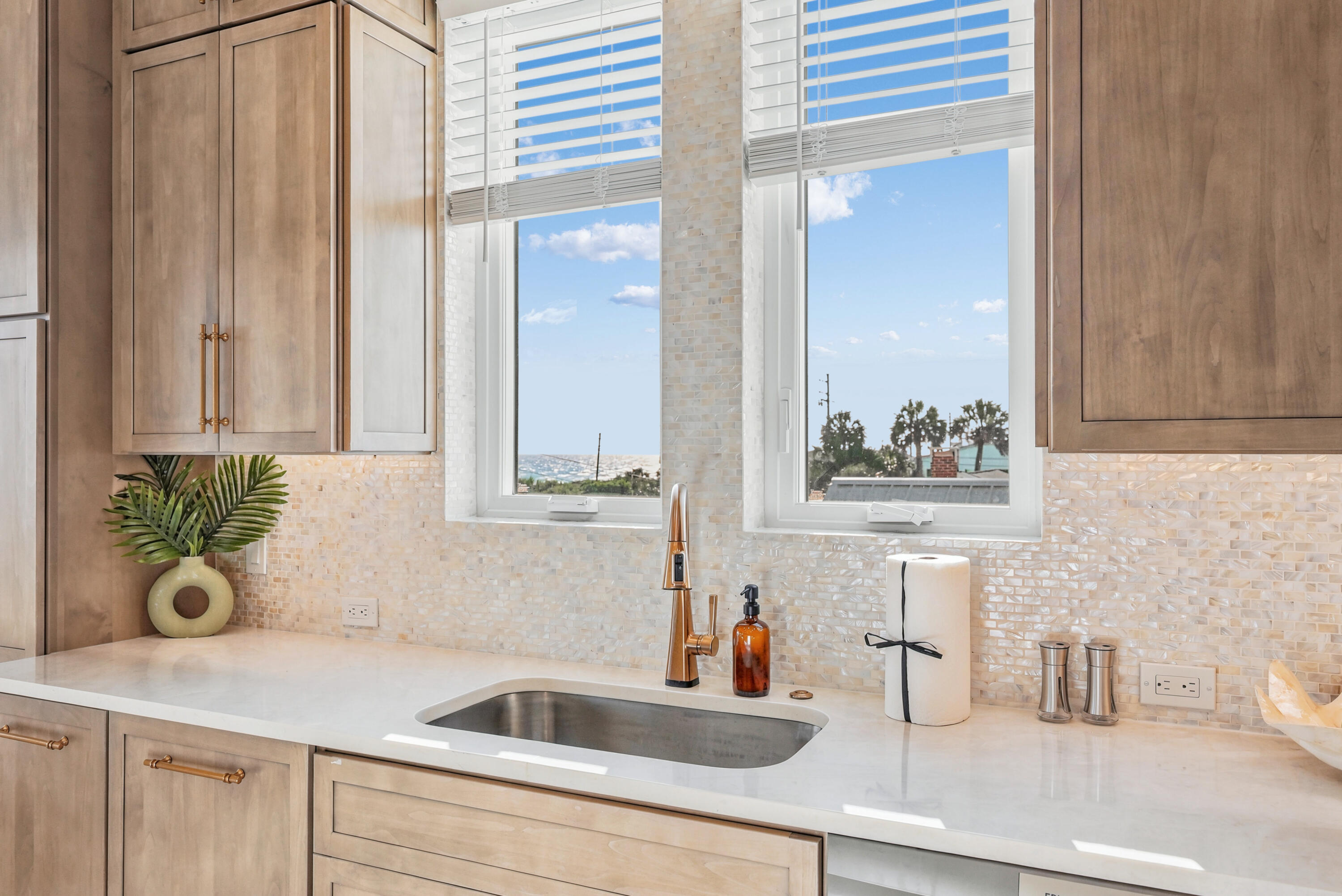 LAGUNA BEACH - Residential
