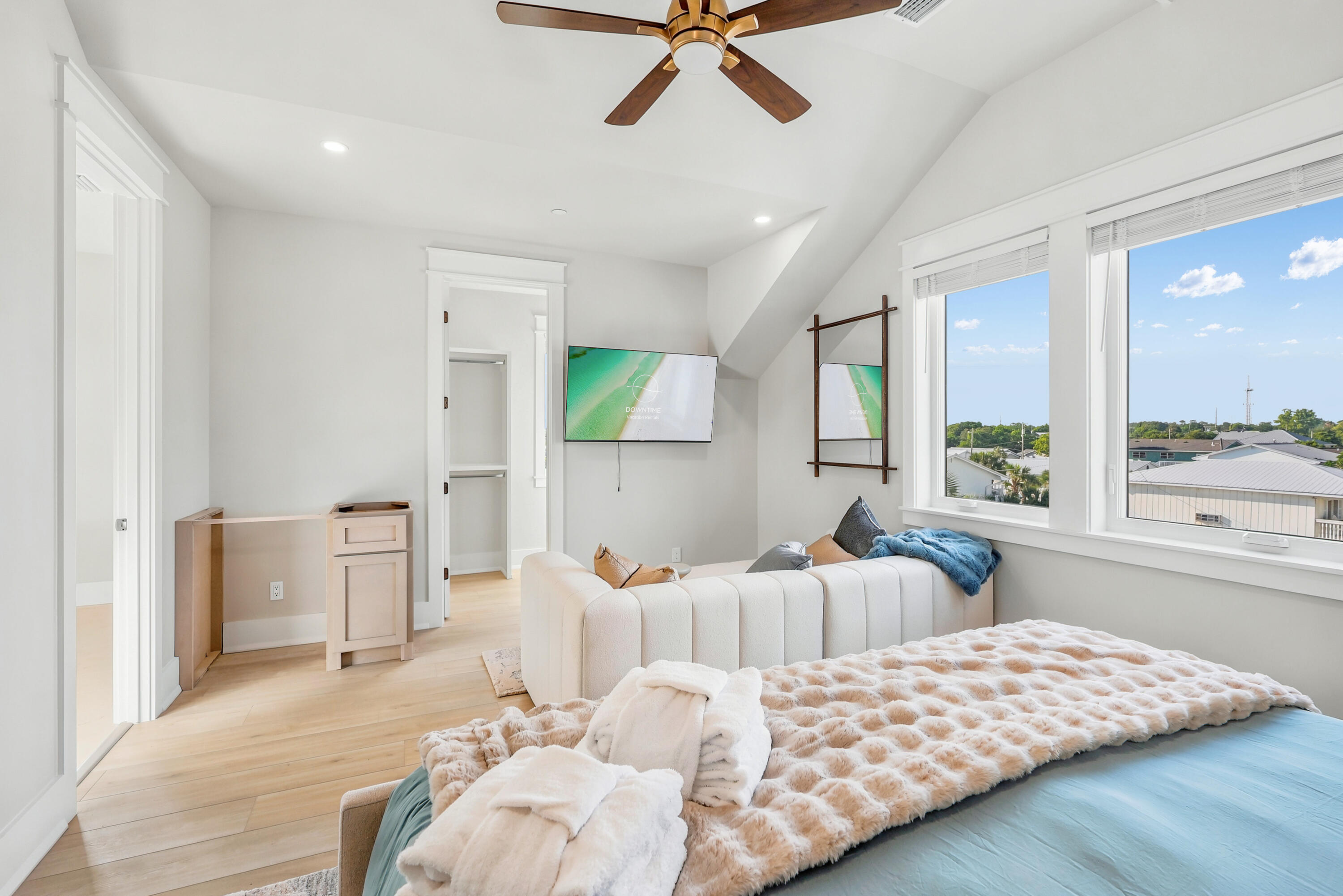 LAGUNA BEACH - Residential