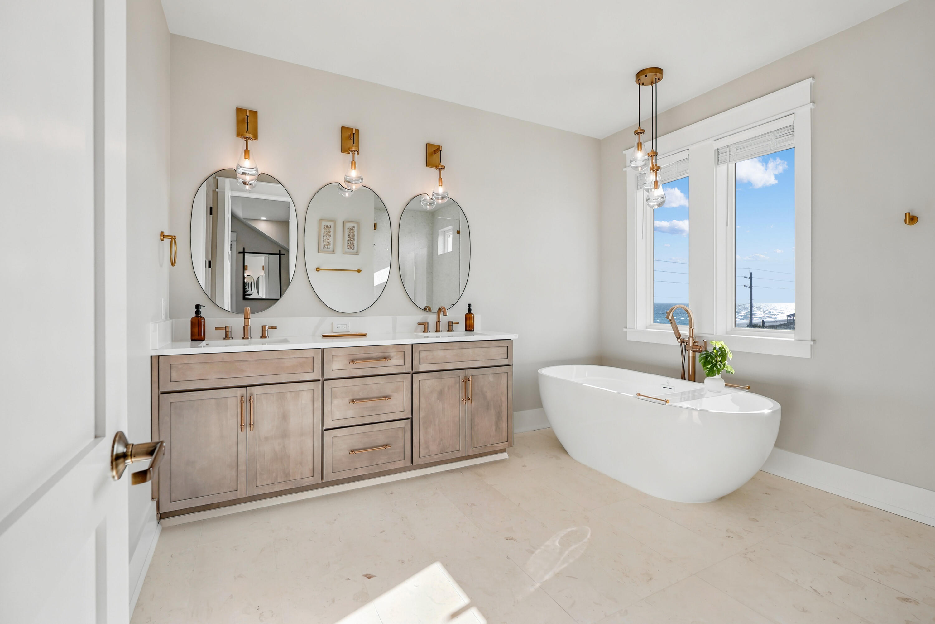 LAGUNA BEACH - Residential