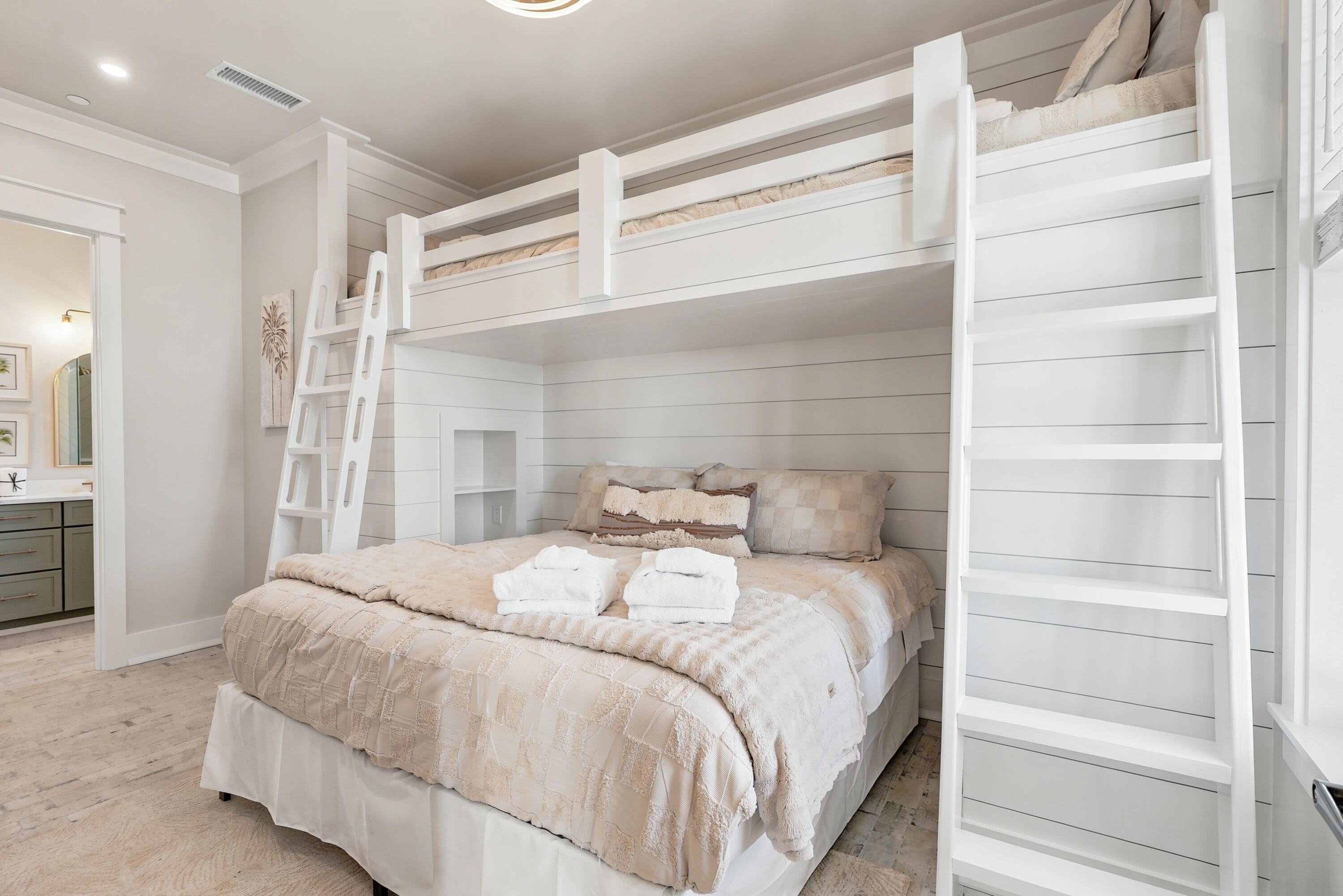 LAGUNA BEACH - Residential
