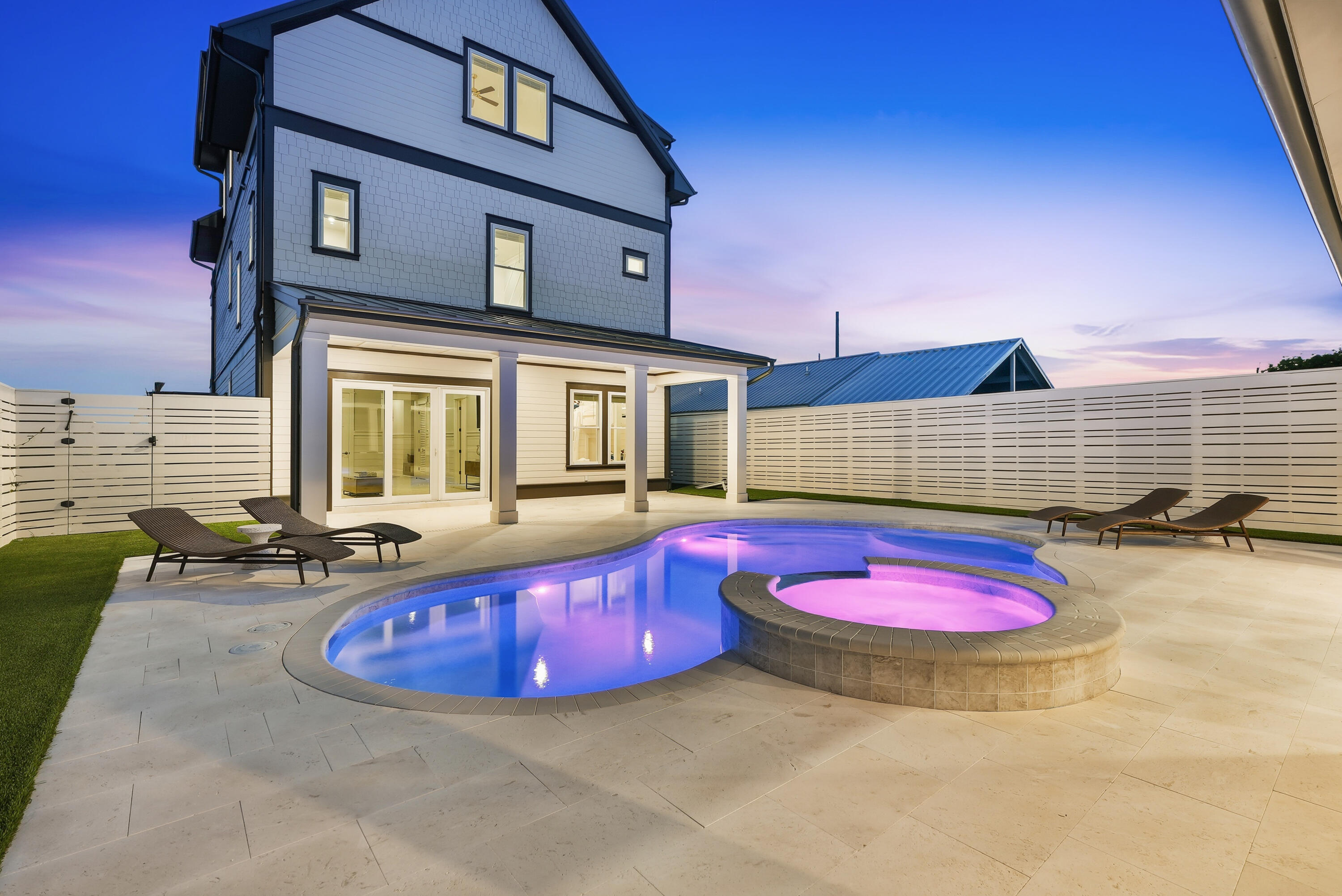 LAGUNA BEACH - Residential