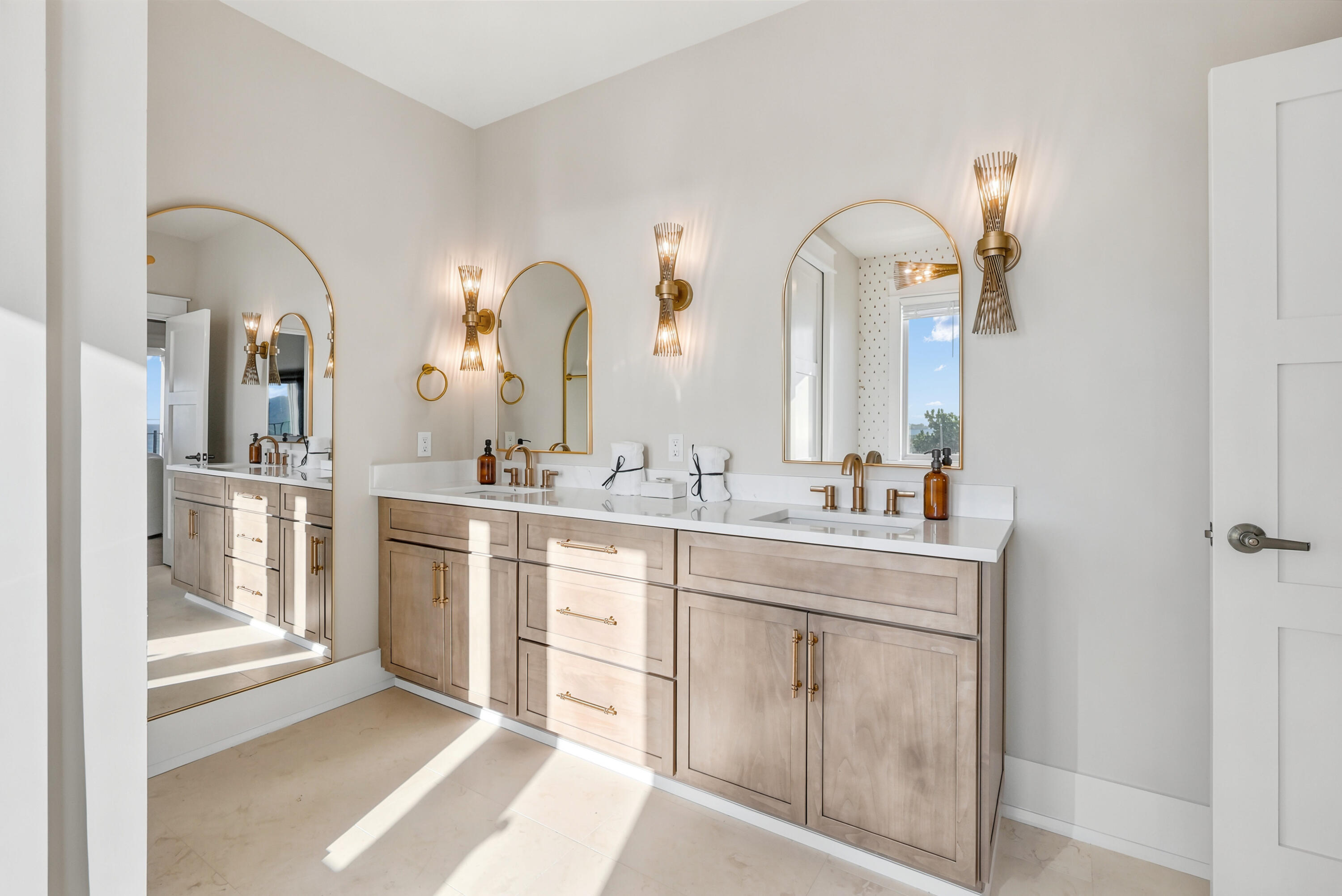 LAGUNA BEACH - Residential