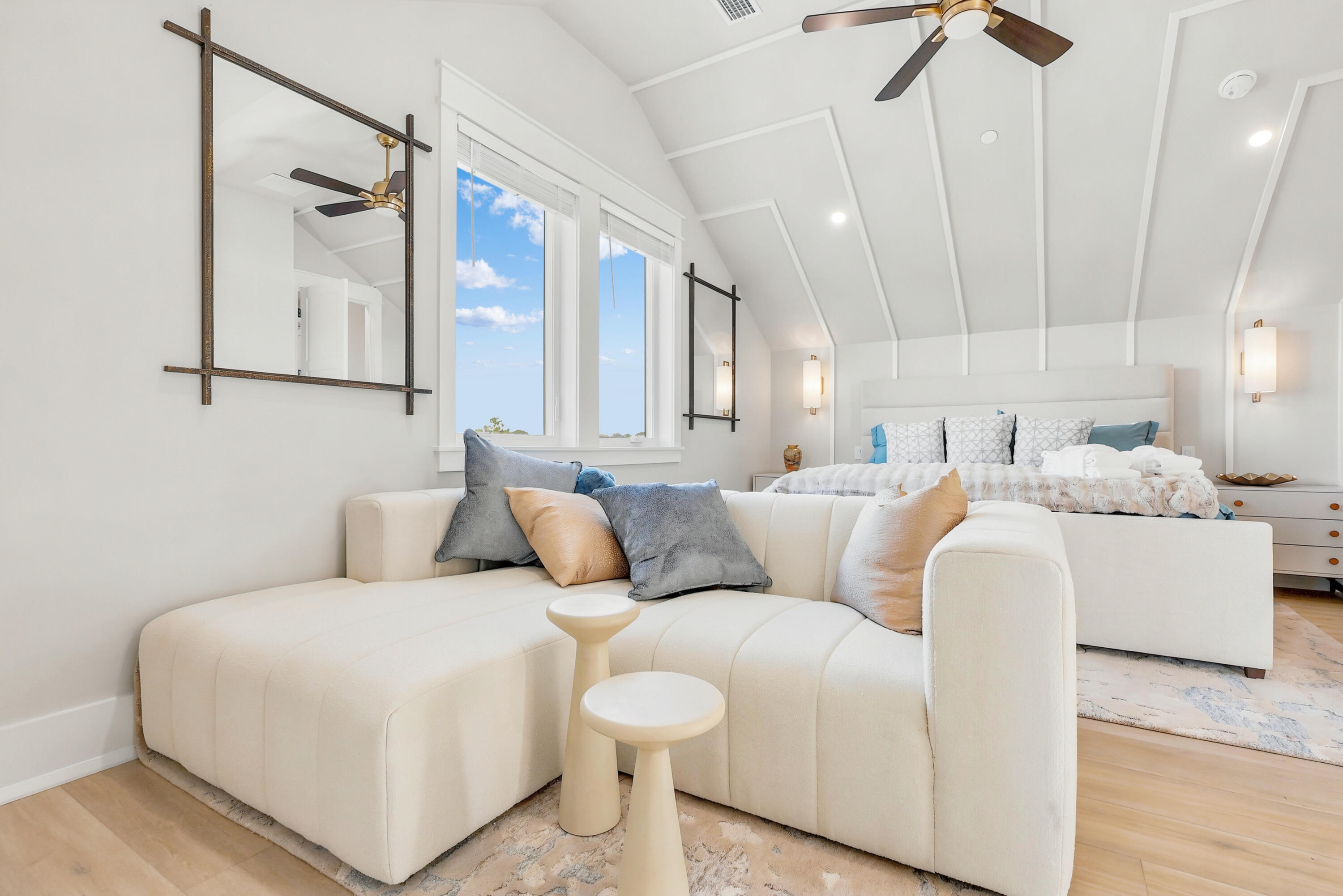 LAGUNA BEACH - Residential