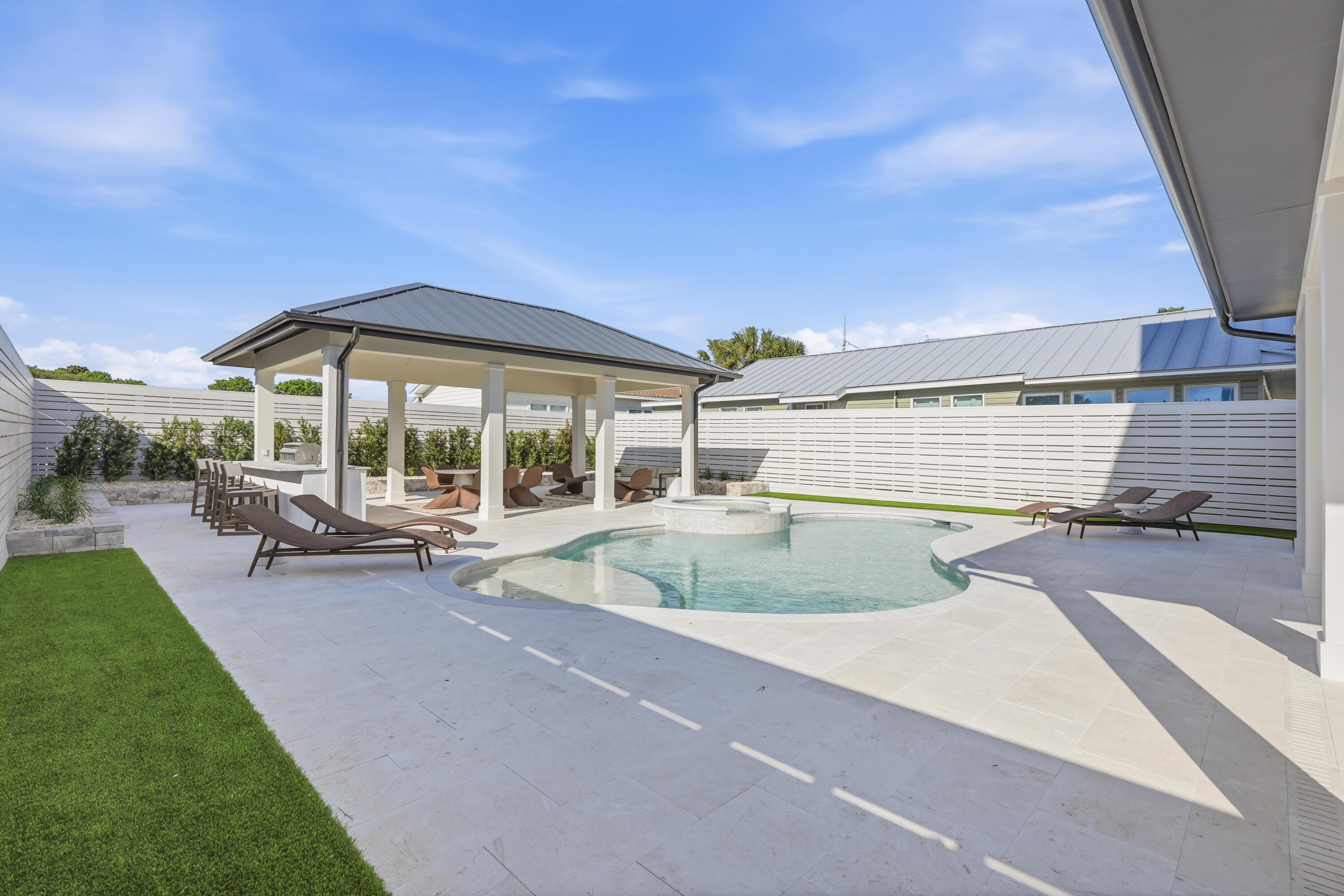 LAGUNA BEACH - Residential