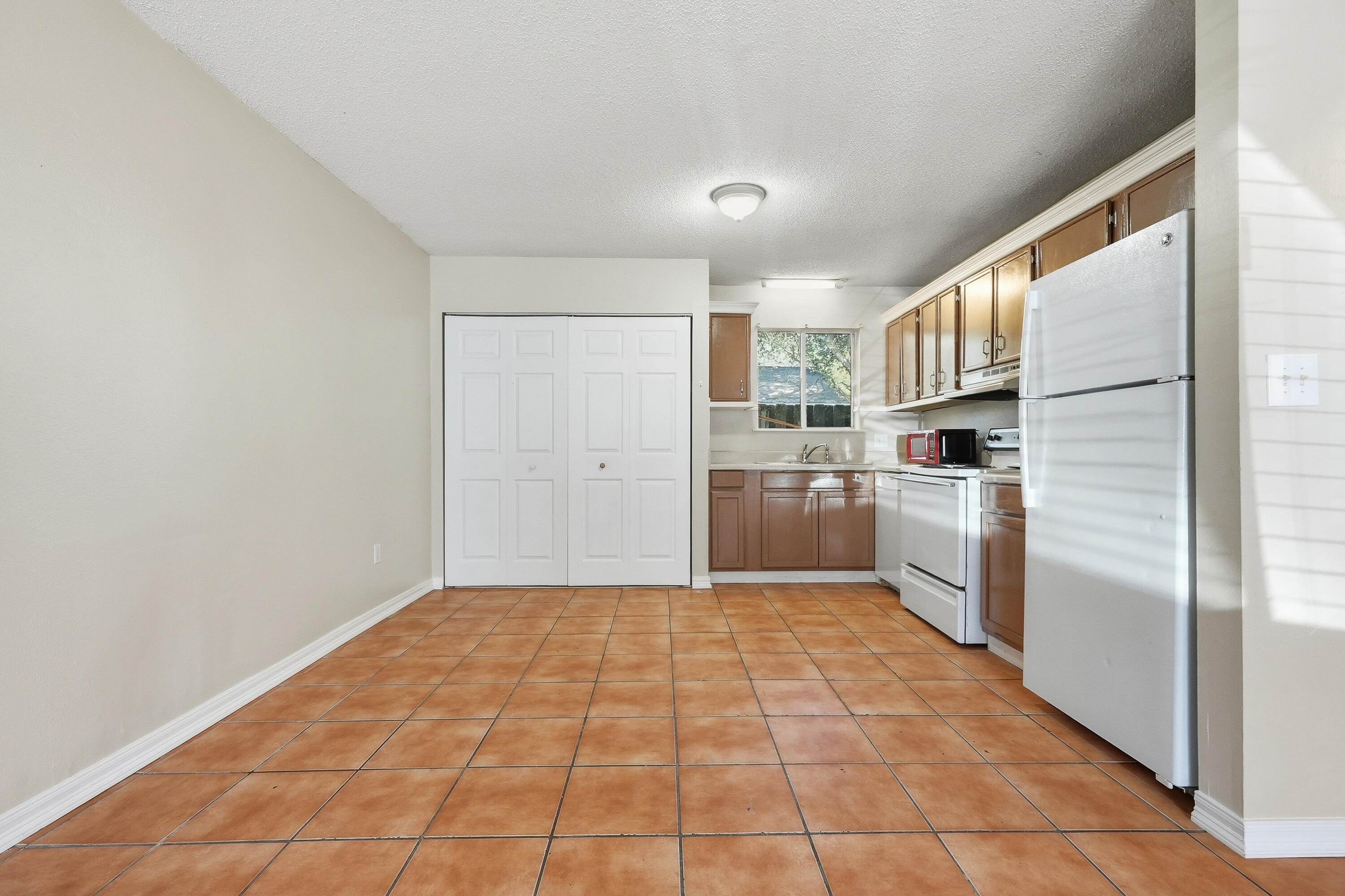 COLLEGE PARK CONDO - Residential Lease