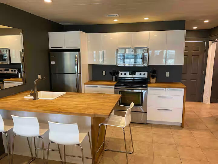 Entered for Comp Purposes only. Renovated unit in Hidden Beach Villas. Sold furnished.