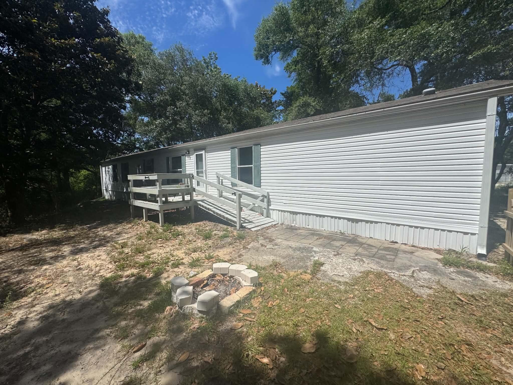 Come see this great 3 bedroom home located West end of Freeport.   Convenient to destinations in either direction, Freeport, Niceville, and even Destin, makes it ideally situated to be where you need to be.  Make this your new home. At about .3 acre there is plenty of room to move around the yard and parking for a boat or trailers of sorts.