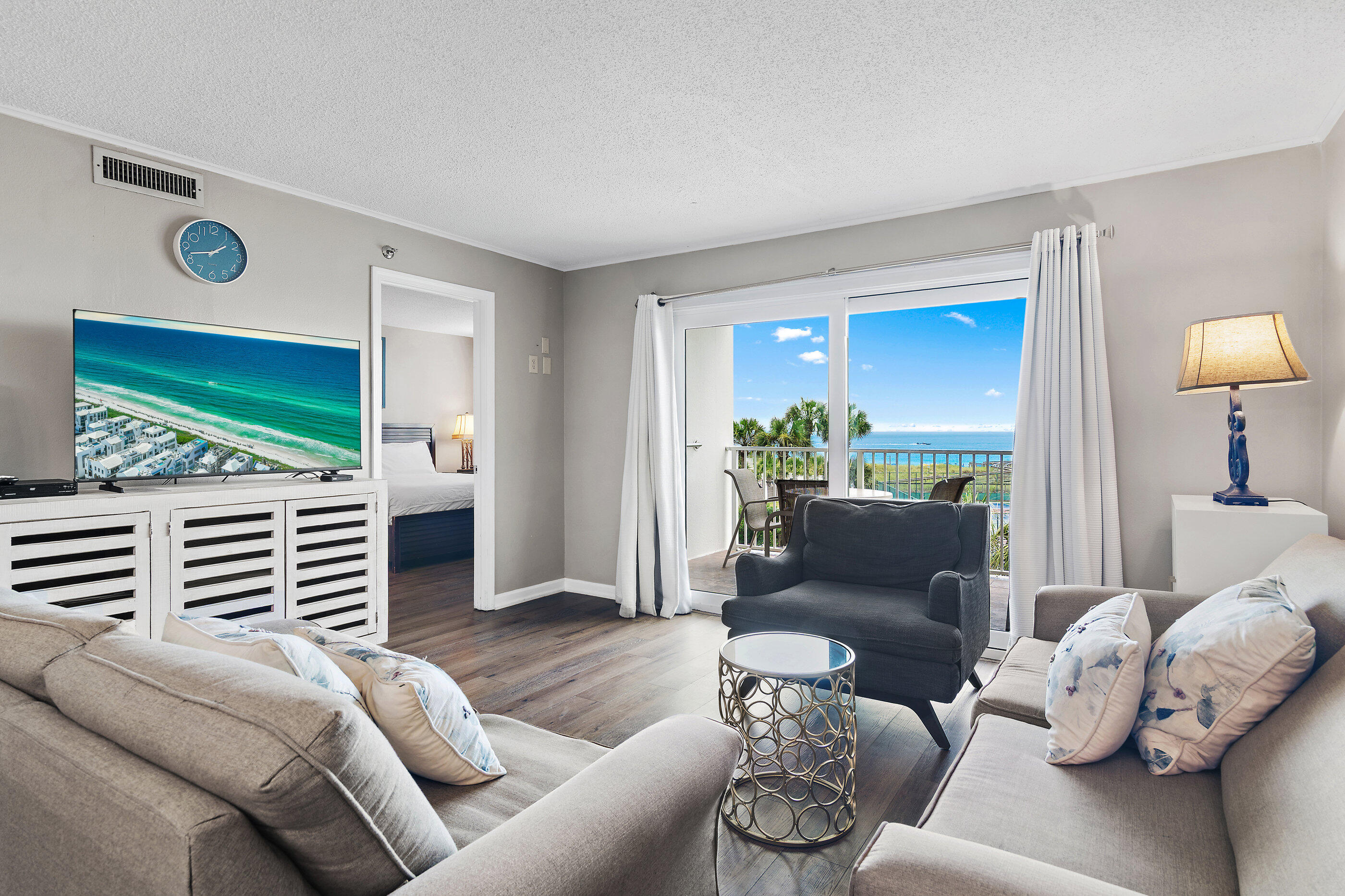 ISLANDER CONDO - Residential