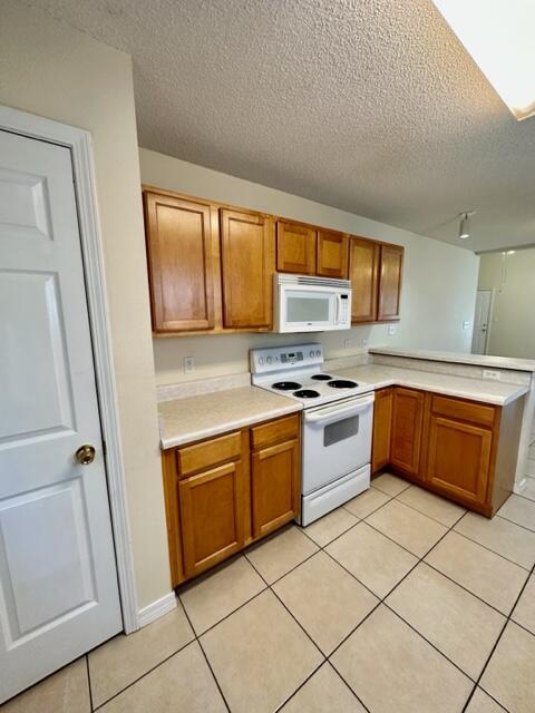 SANTA ROSA OAKS CONDOMINIUM - Residential