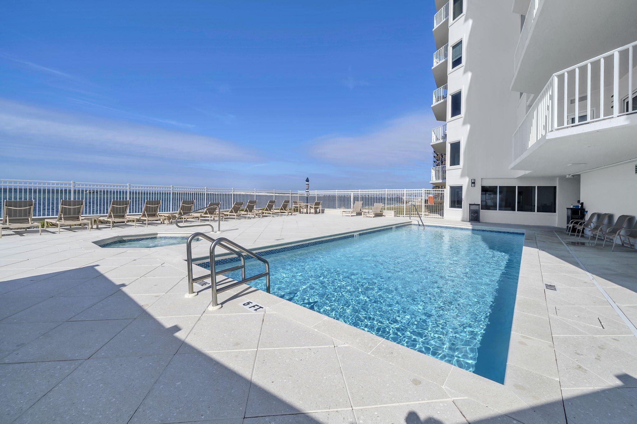 WATERVIEW TOWERS YACHT CLUB - Residential